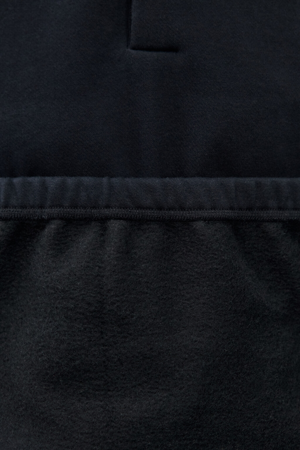 Свитшот из футера с воротником-стойкой на кнопках - цвет черный - 8