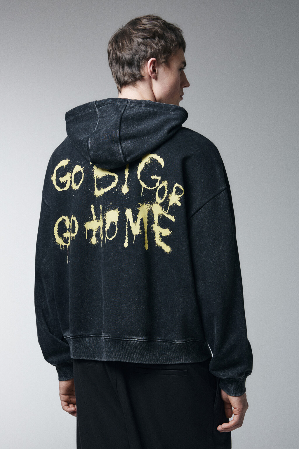 Худи-зипка свободная из футера с принтом - цвет черный - 4