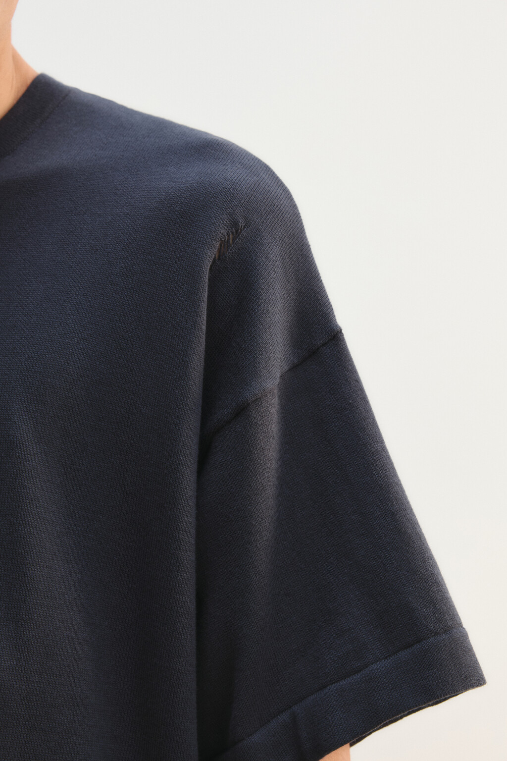 Футболка хлопковая рваная - цвет черный - 7