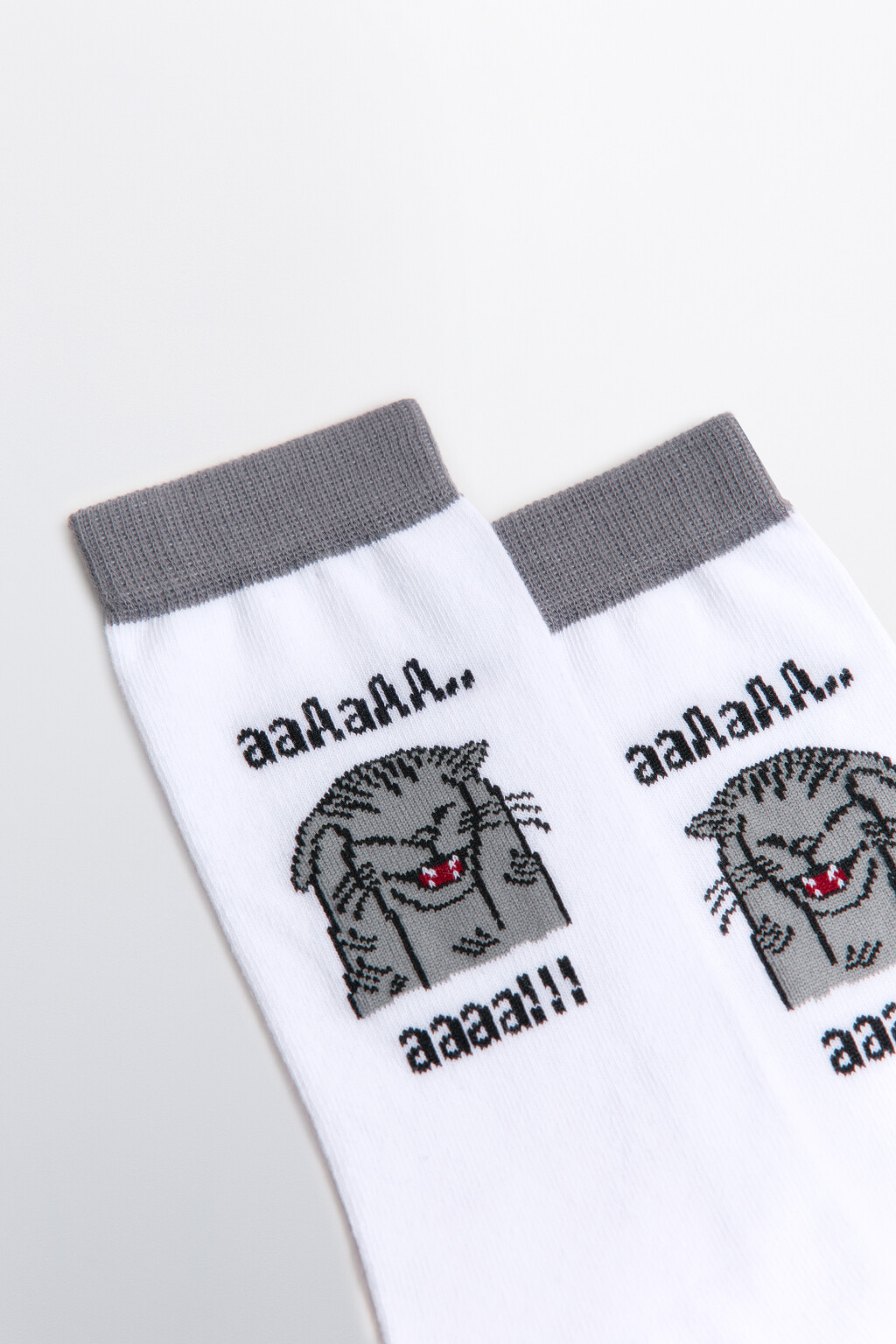 Носки с вышивкой и контрастными вставками - цвет серый - 2