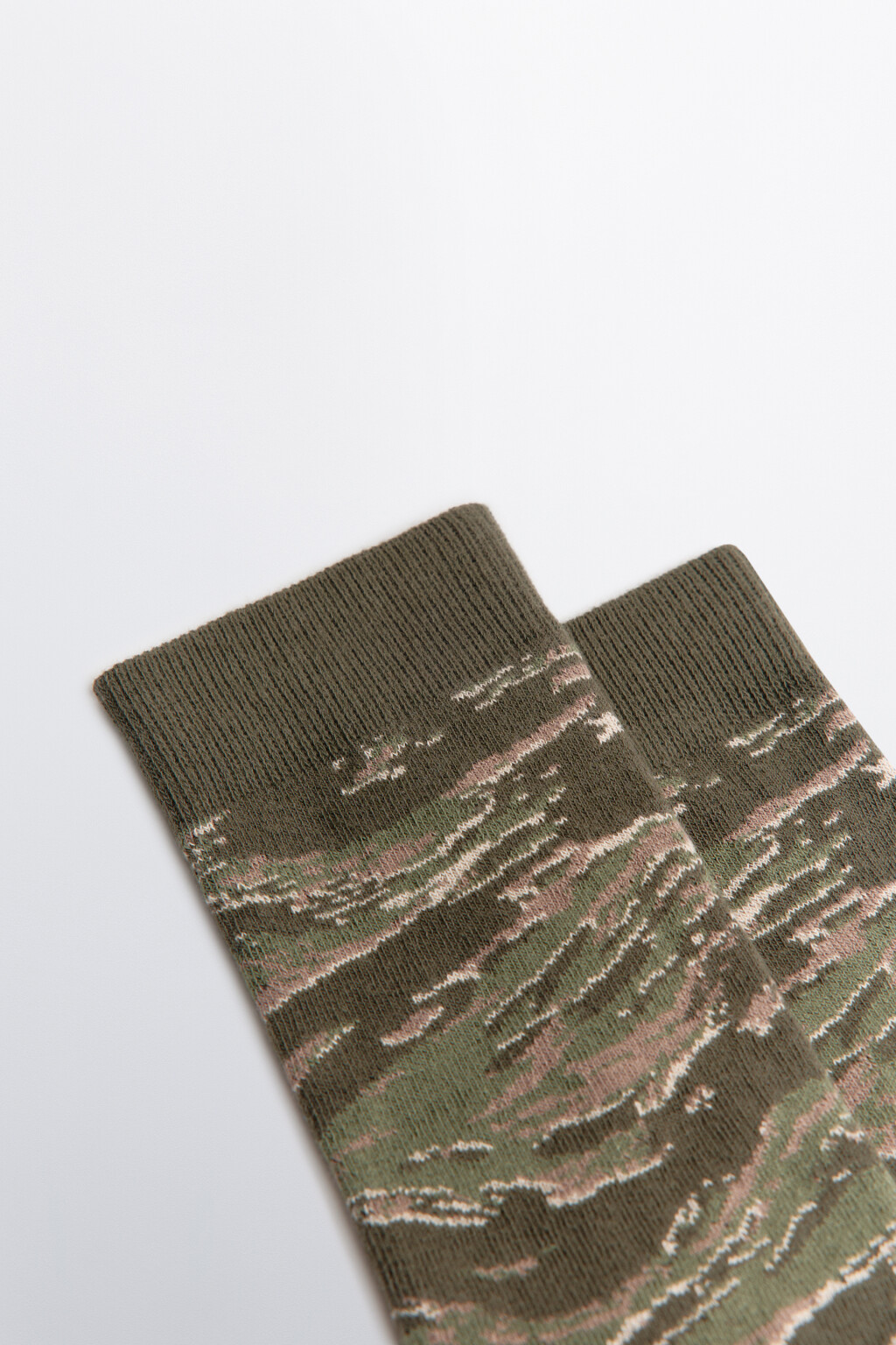 Носки высокие с принтом - цвет коричневый - 2