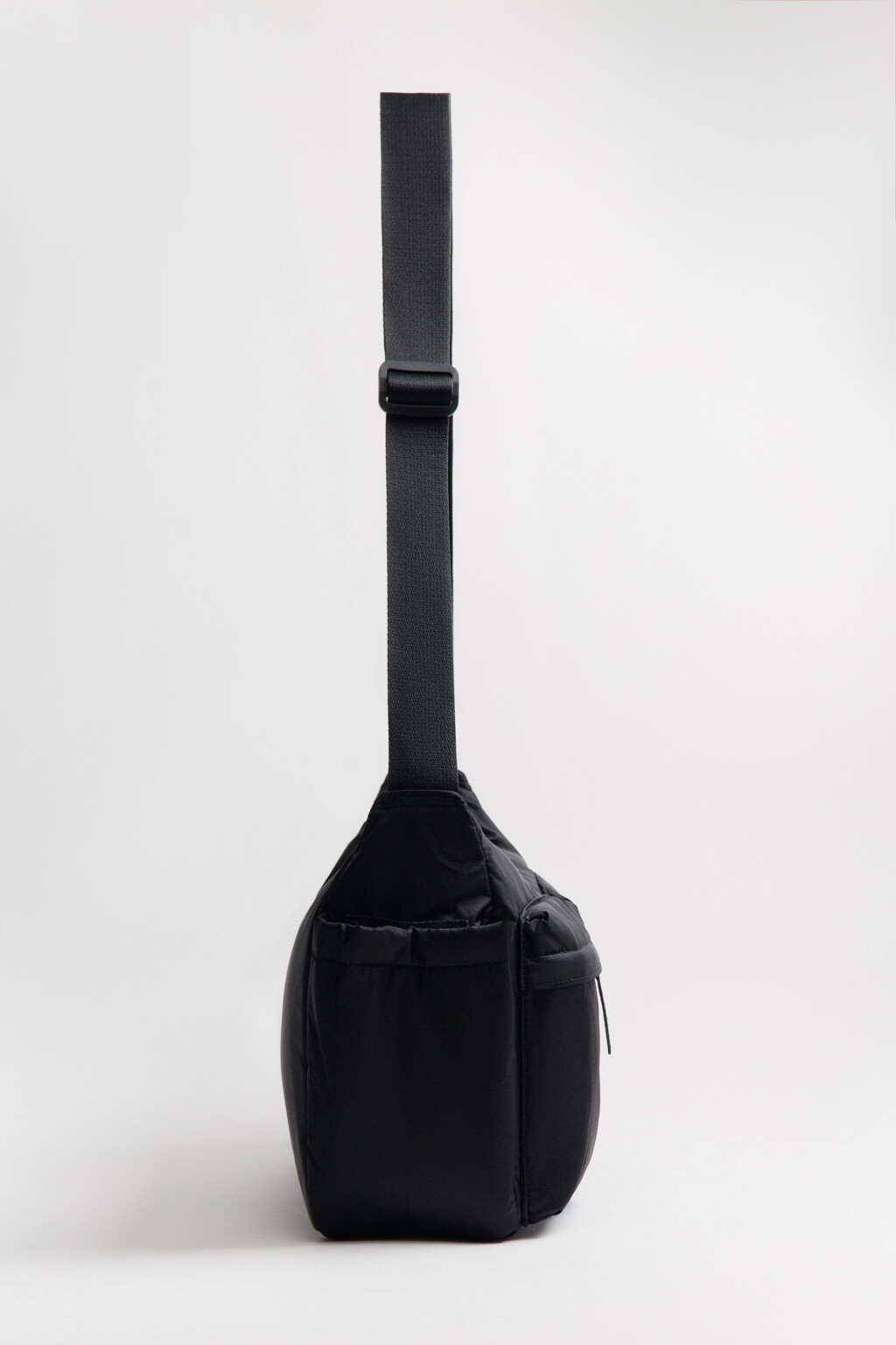 Сумка-кроссбоди с наружными карманами - цвет черный - 4