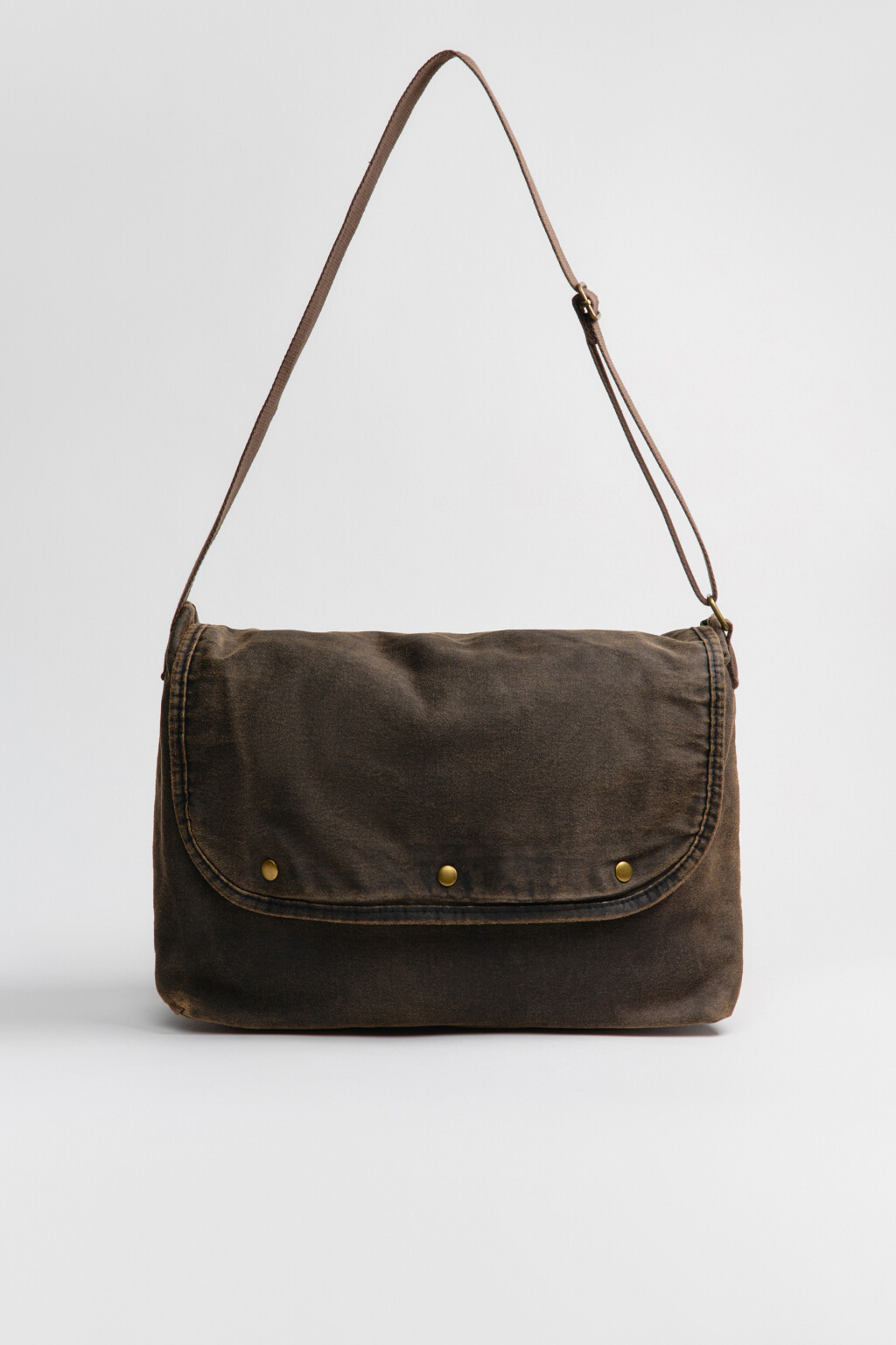 Сумка-кроссбоди с замшевой фактурой - цвет коричневый - 2