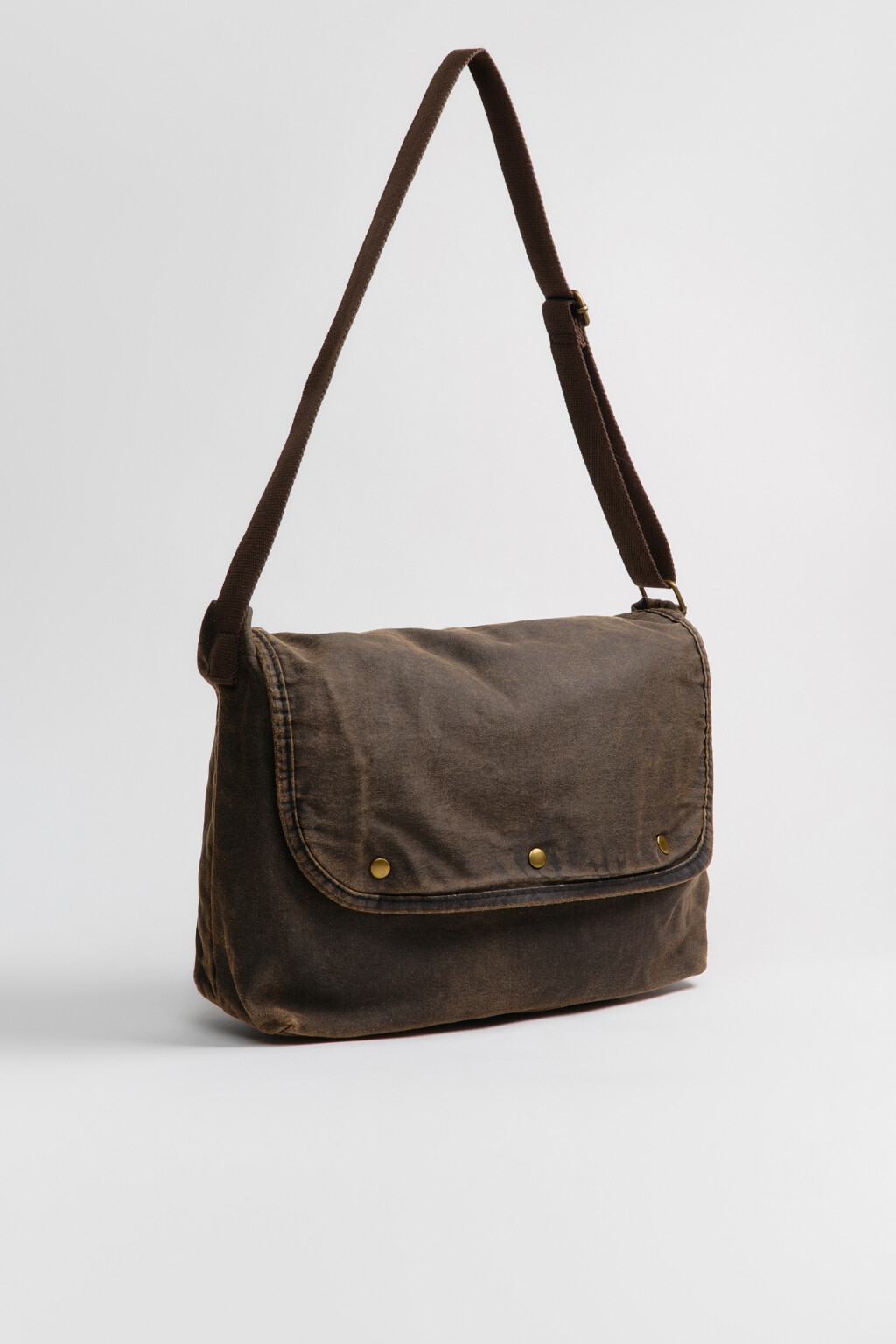 Сумка-кроссбоди с замшевой фактурой - цвет коричневый - 3