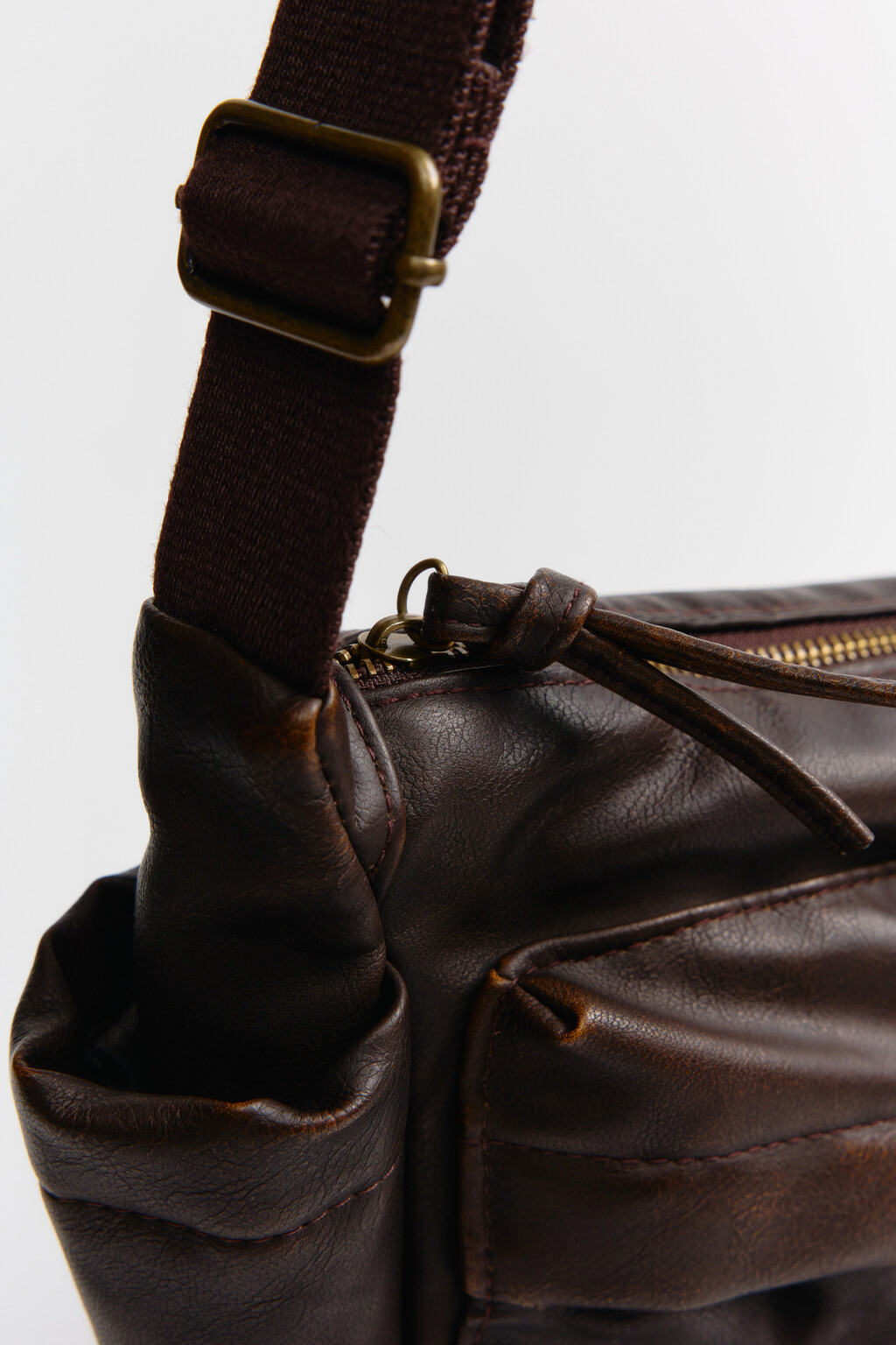 Сумка-кроссбоди вареная с кожаной фактурой - цвет коричневый - 8