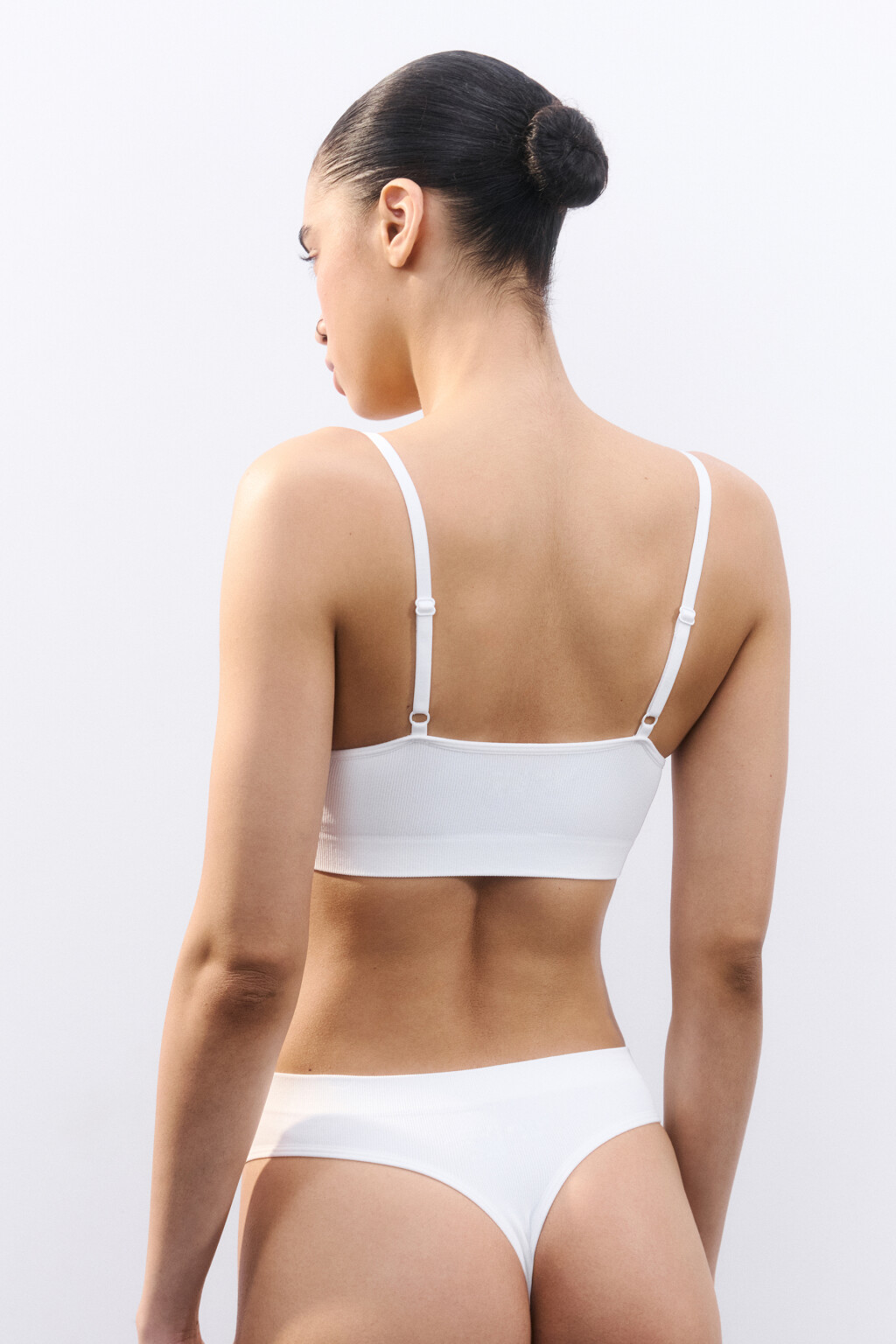 Бюстгальтер-бра бесшовный в рубчик - цвет белый - 3