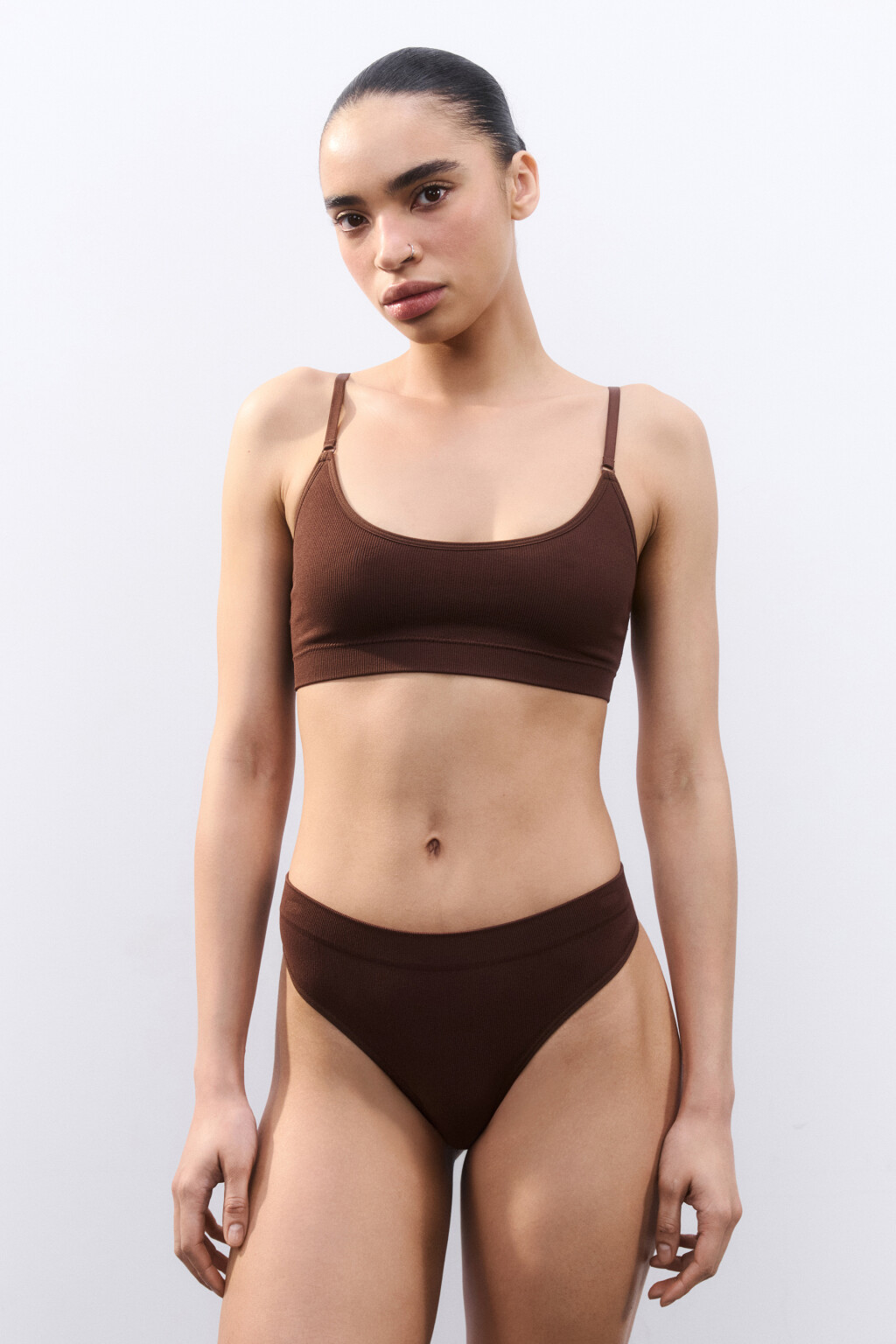 Бюстгальтер-бра бесшовный в рубчик - цвет коричневый - 4