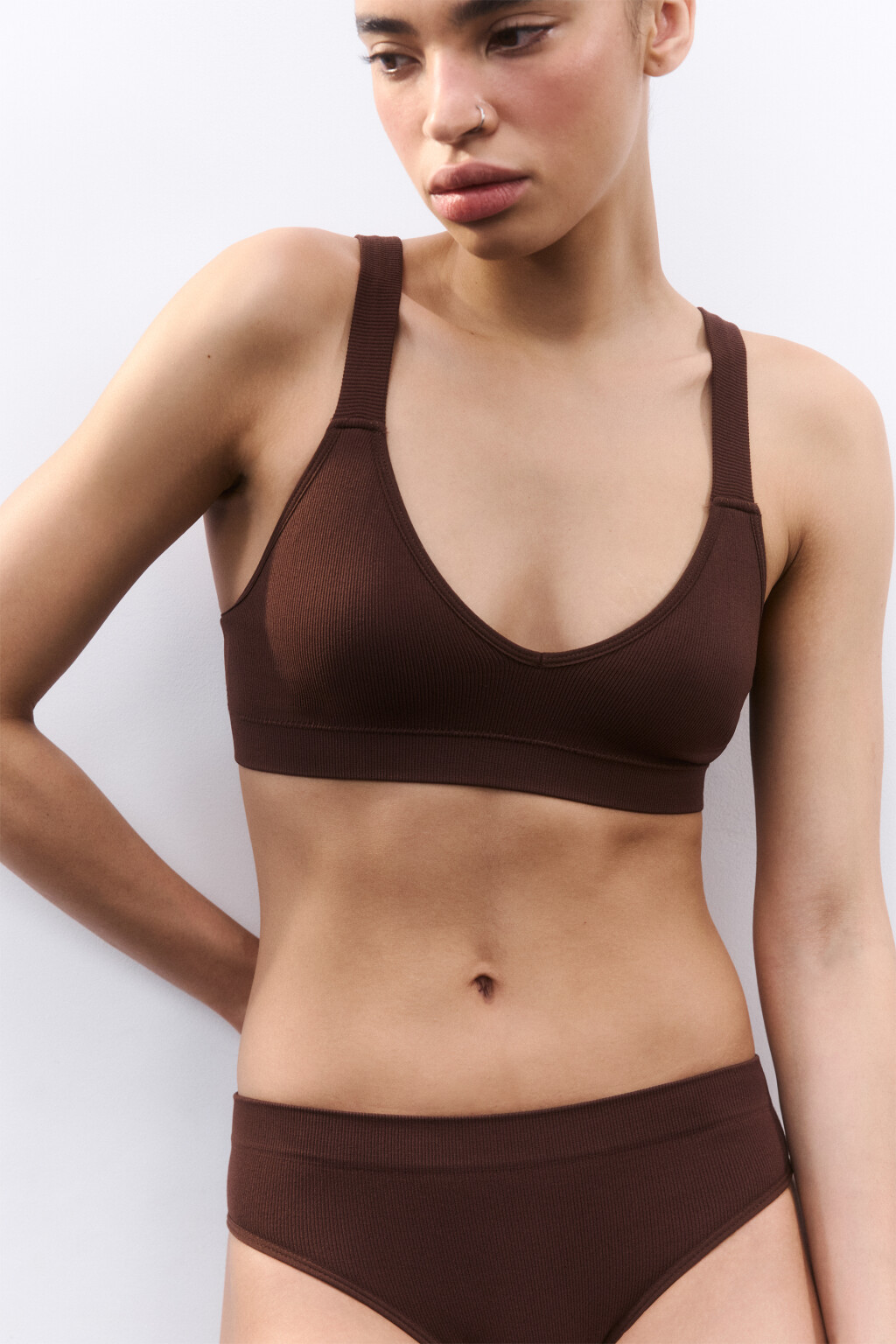 Бюстгальтер-бра в рубчик - цвет коричневый - 1