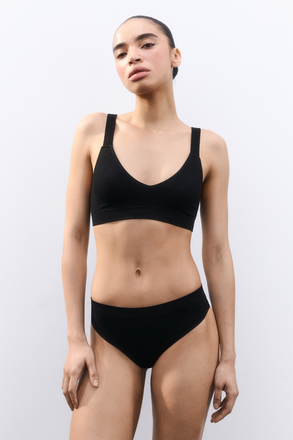 Бюстгальтер-бра в рубчик - цвет черный - 4