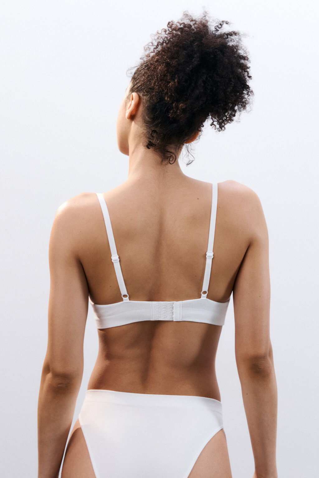 Бюстгальтер-бра бесшовный в рубчик - цвет белый - 3