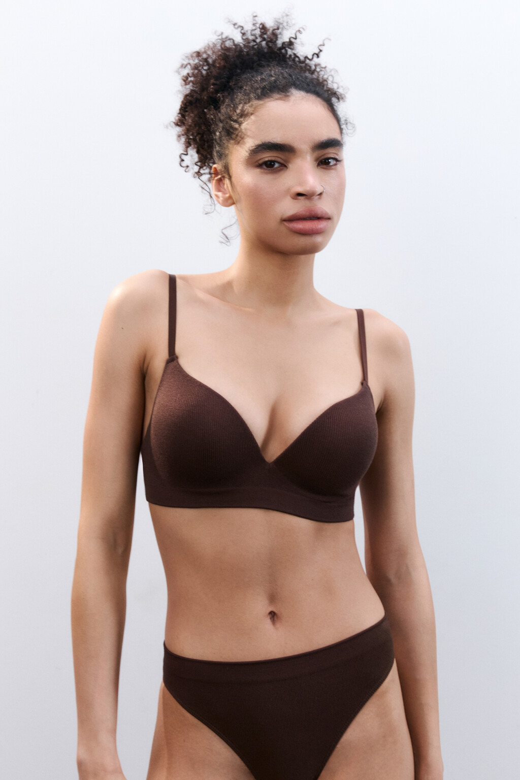 Бюстгальтер-бра бесшовный в рубчик - цвет коричневый - 2