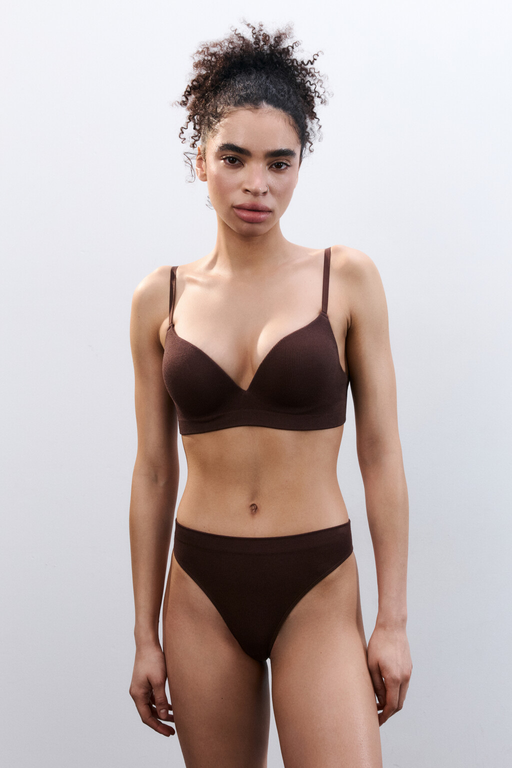 Бюстгальтер-бра бесшовный в рубчик - цвет коричневый - 4