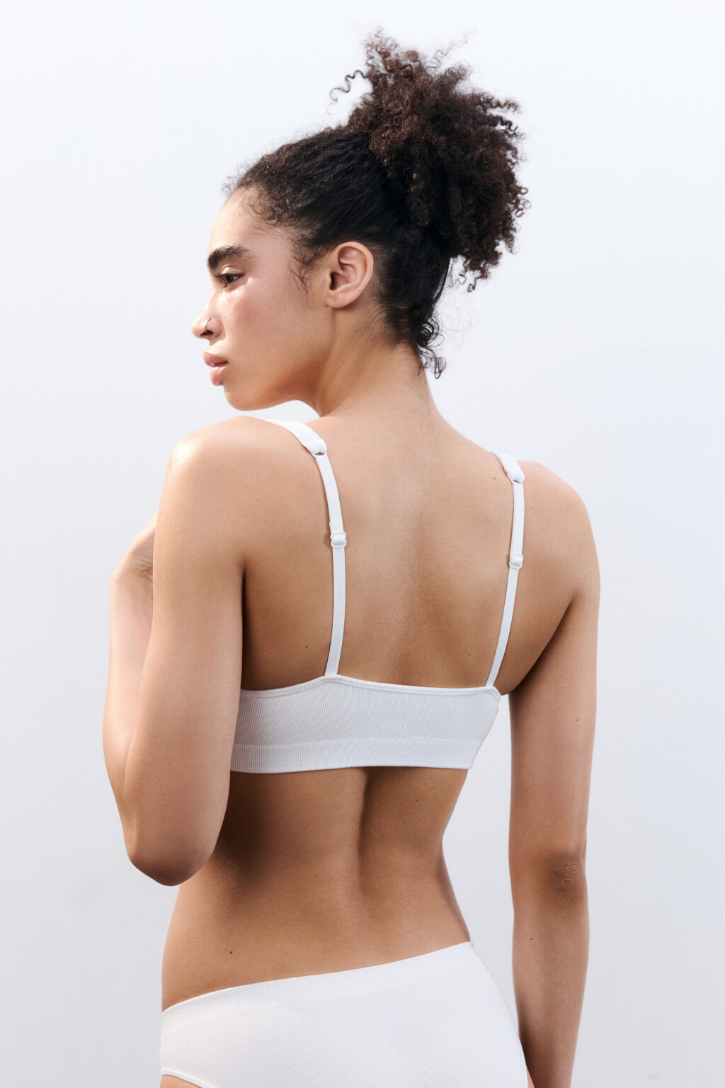 Бюстгальтер-бра бесшовный в рубчик - цвет белый - 3