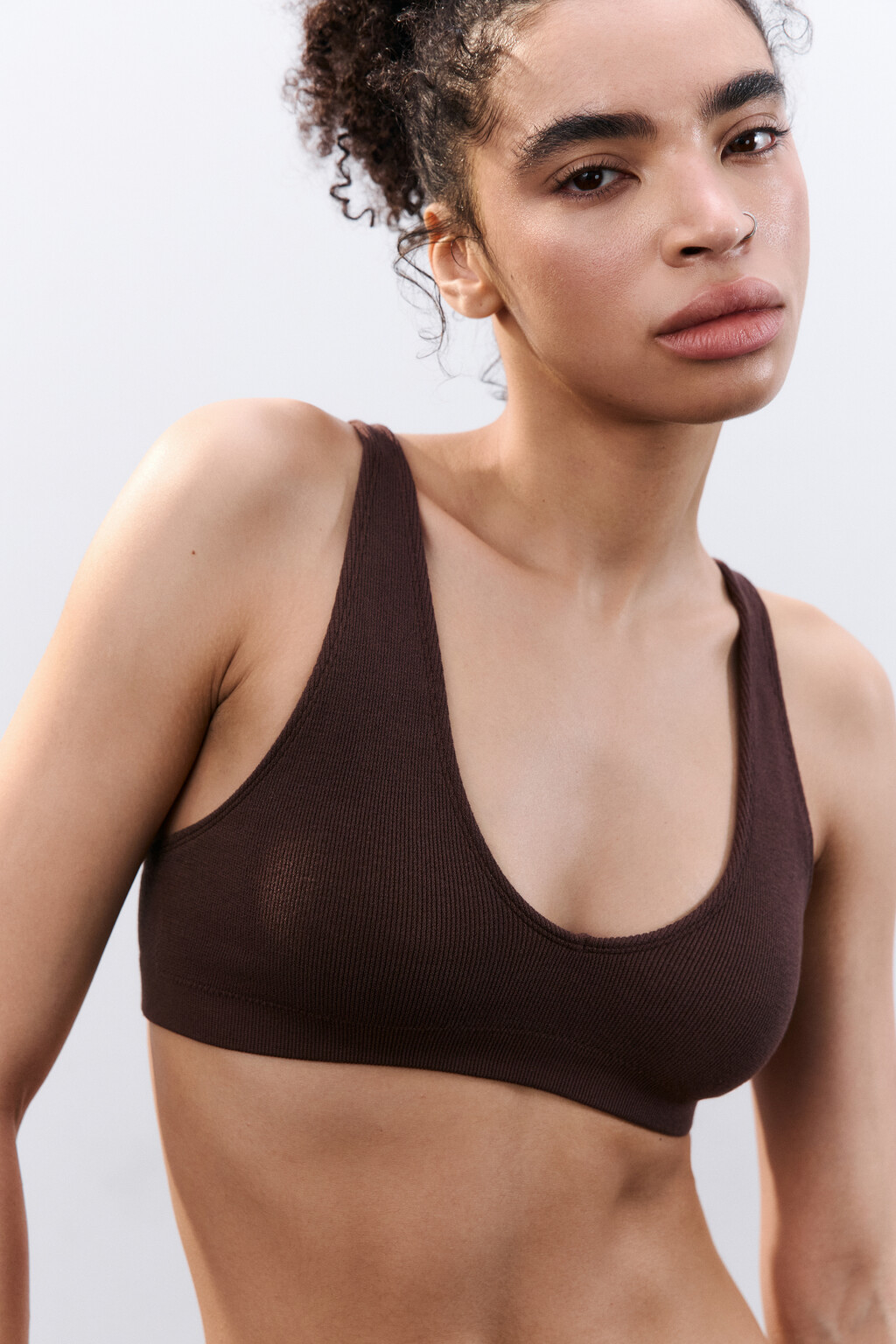 Бюстгальтер-бра бесшовный в рубчик - цвет коричневый - 1