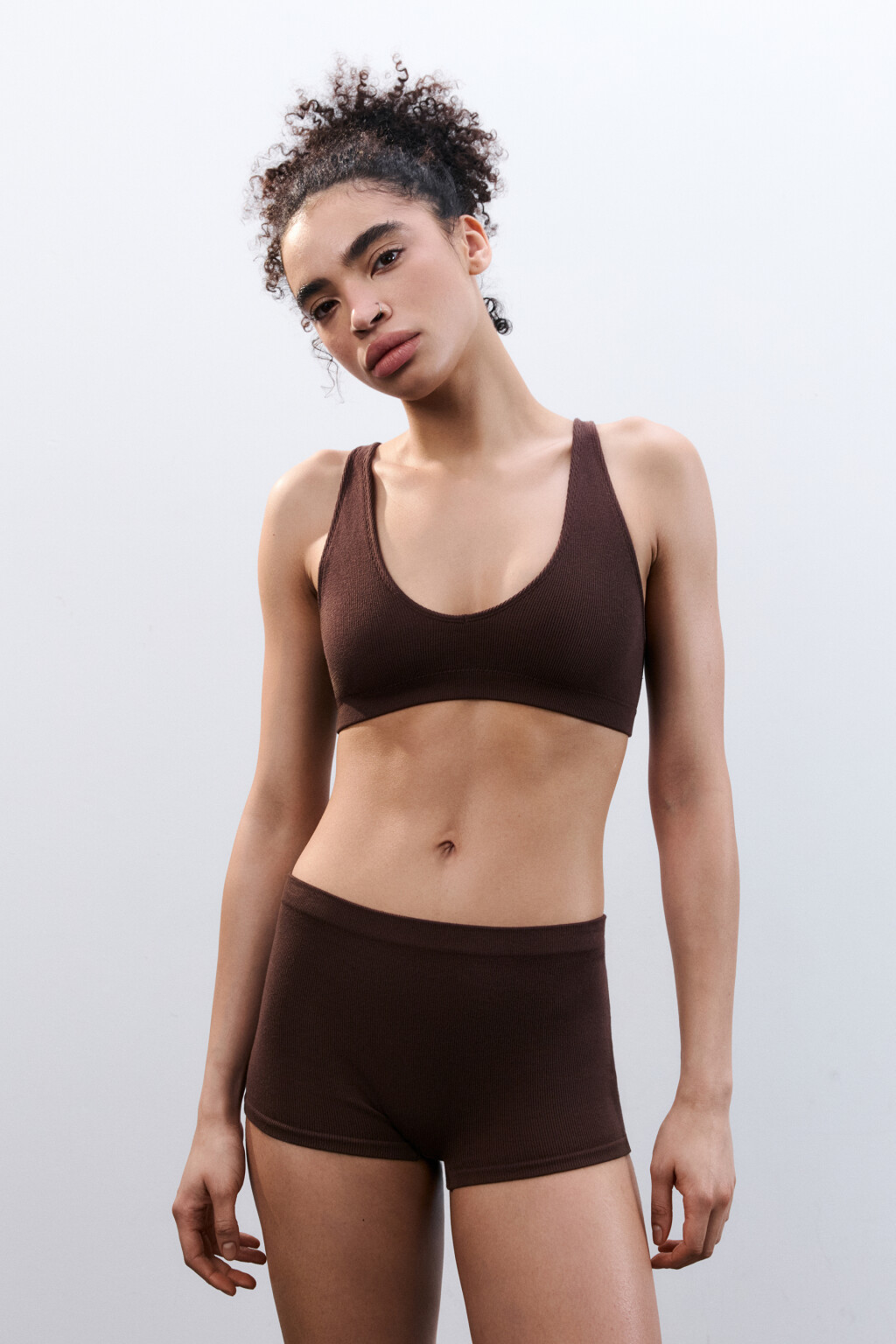 Бюстгальтер-бра бесшовный в рубчик - цвет коричневый - 4