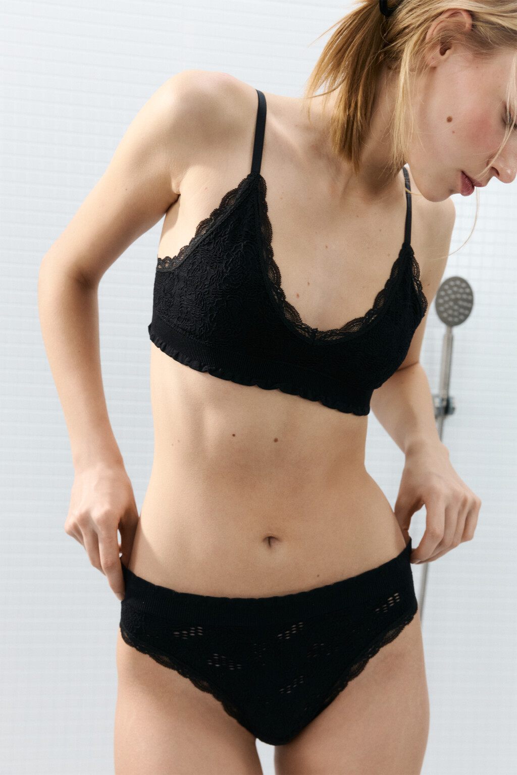 Бюстгальтер-топ кружевной - цвет черный - 1
