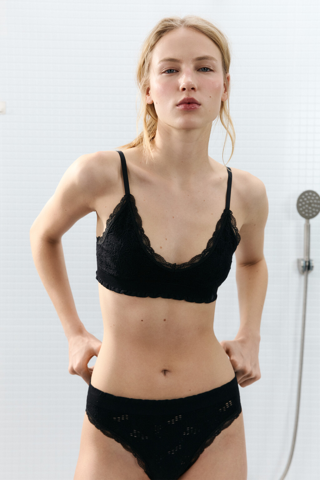 Бюстгальтер-топ кружевной - цвет черный - 2