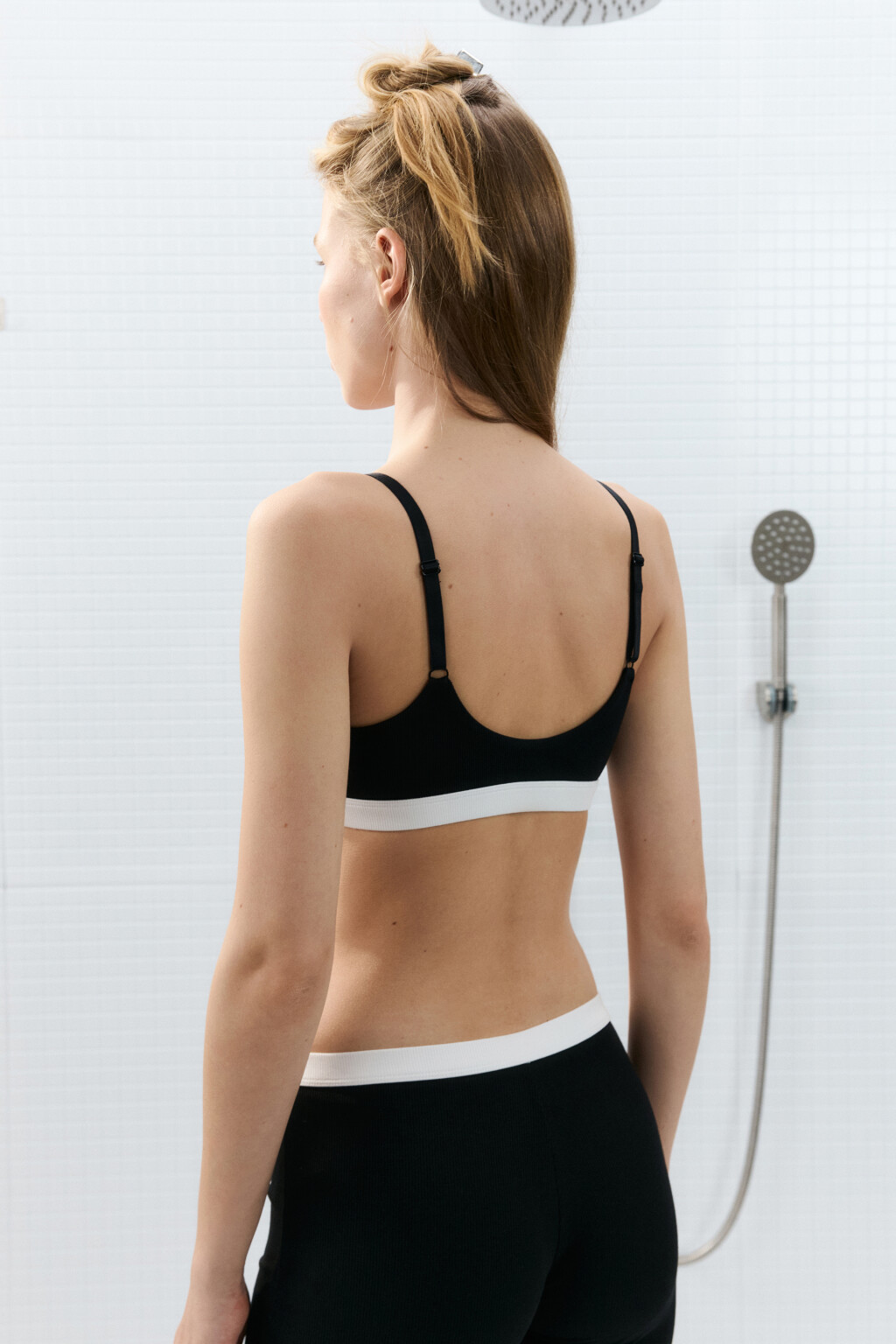 Бюстгальтер-топ в рубчик на тонких бретелях - цвет черный - 3