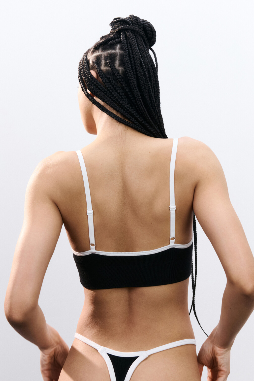 Бюстгальтер-топ с контрастной окантовкой - цвет черный - 3