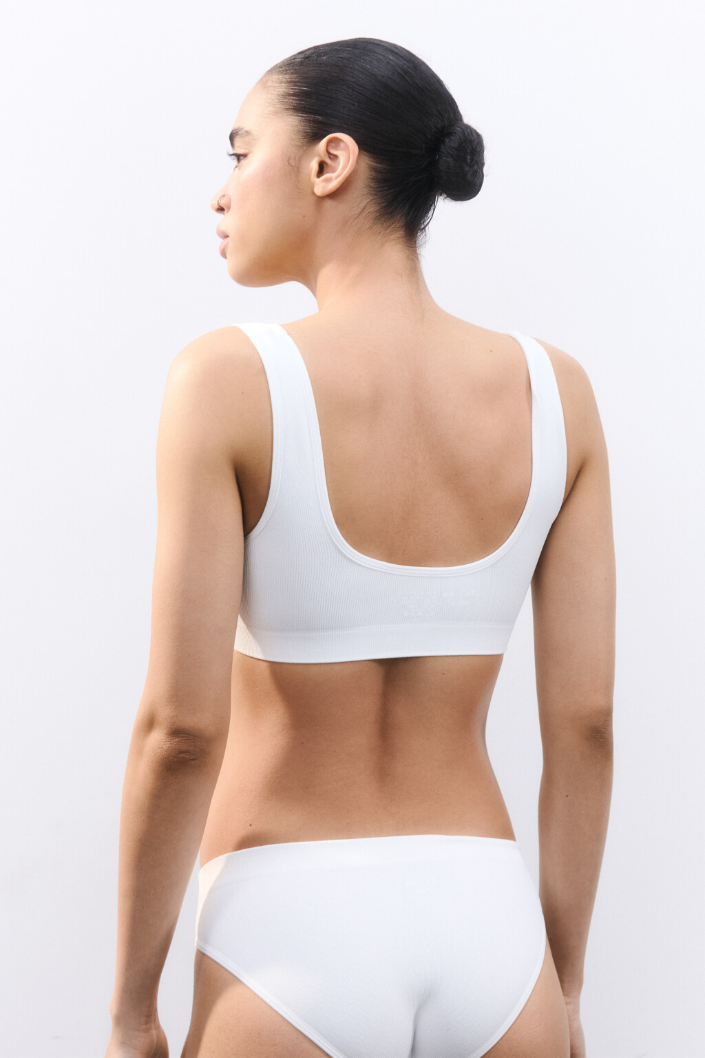 Бюстгальтер-топ бесшовный в рубчик - цвет белый - 4