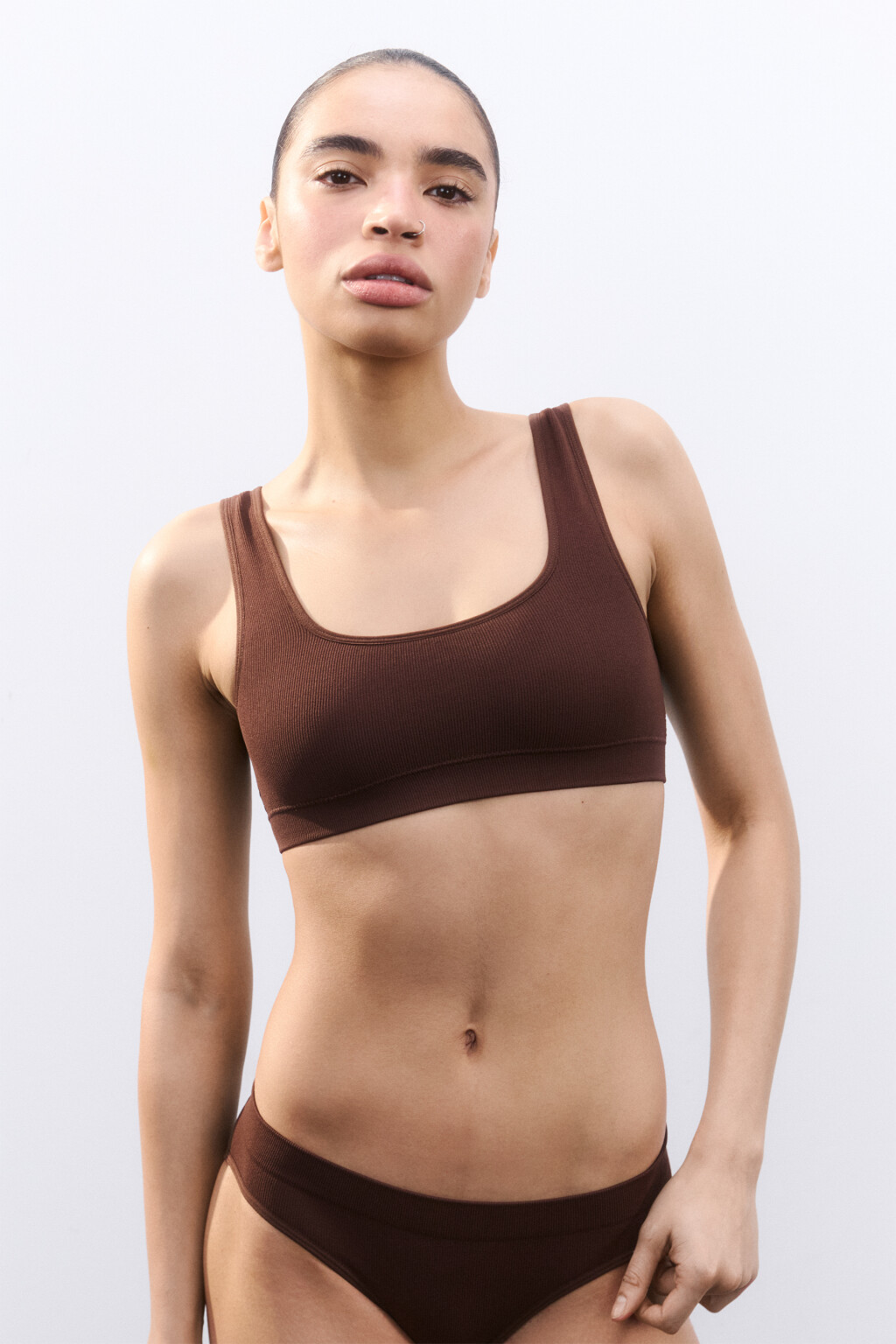 Бюстгальтер-топ бесшовный в рубчик - цвет коричневый - 2