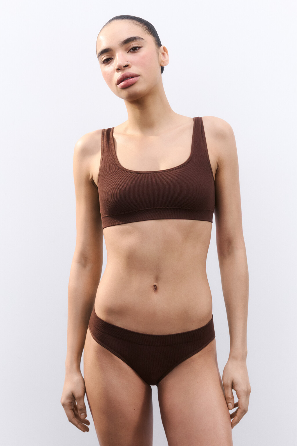 Бюстгальтер-топ бесшовный в рубчик - цвет коричневый - 4