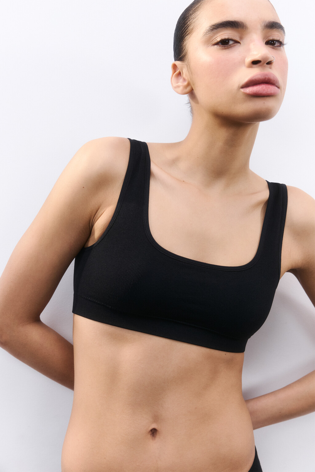 Бюстгальтер-топ бесшовный в рубчик - цвет черный - 1