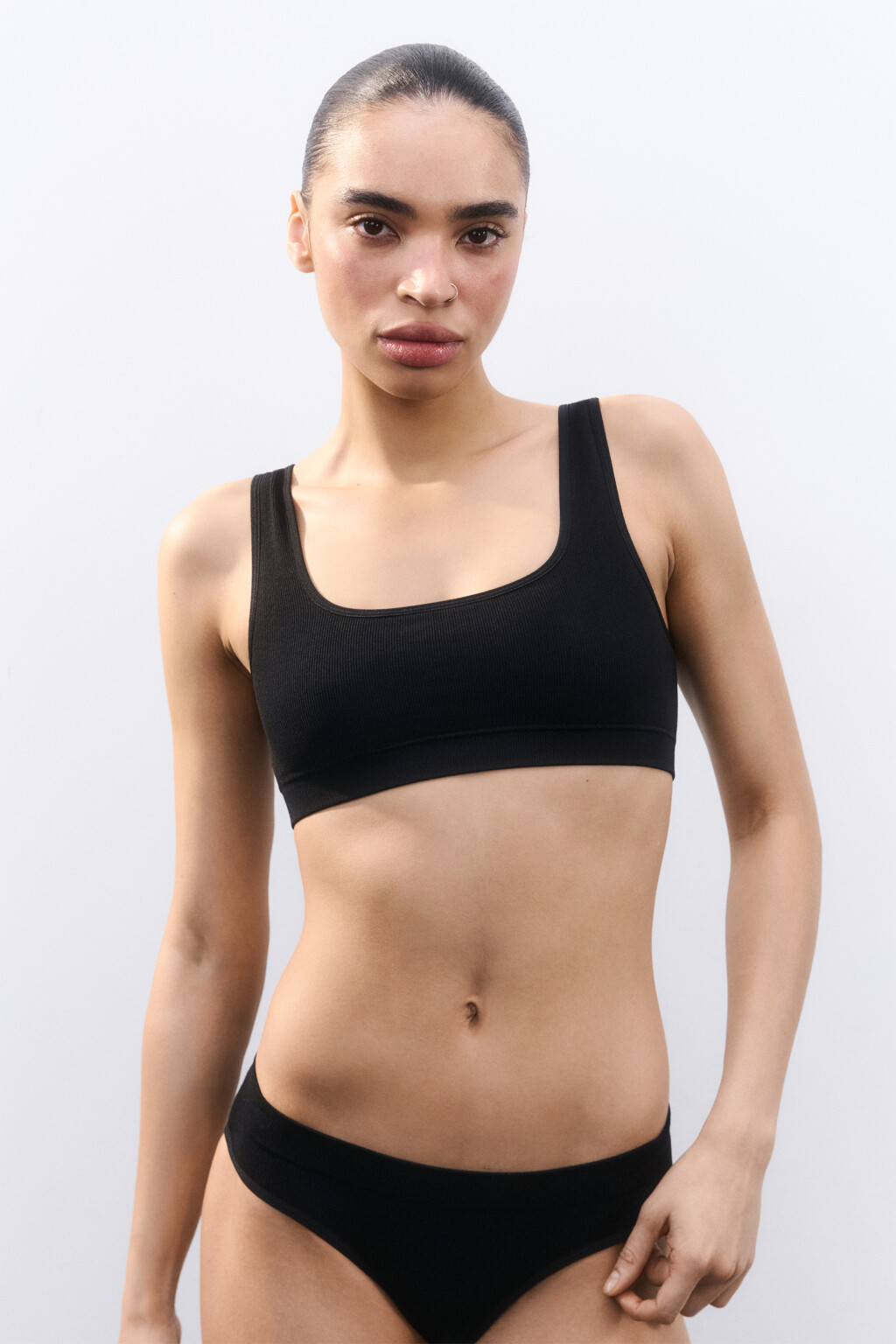 Бюстгальтер-топ бесшовный в рубчик - цвет черный - 2