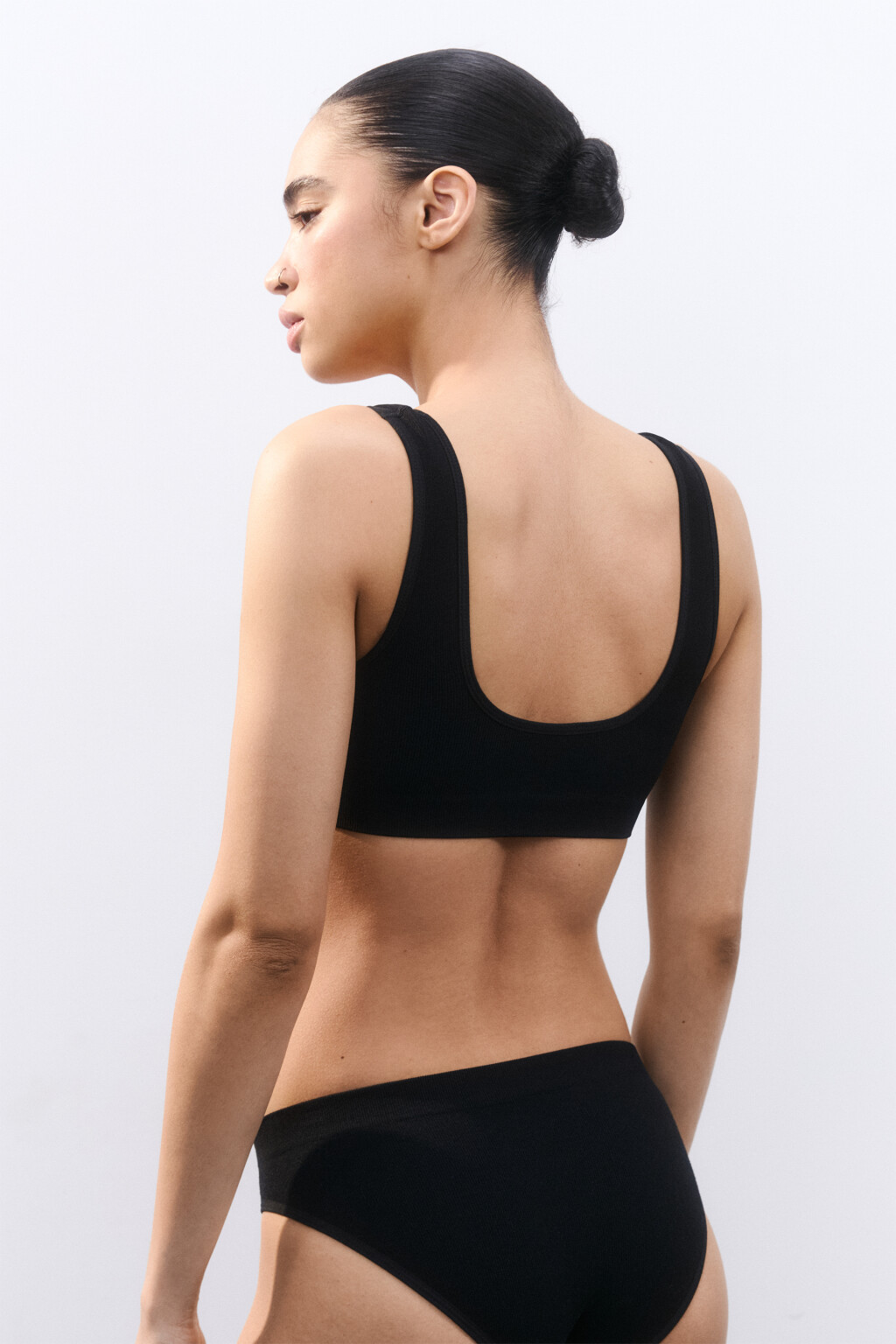 Бюстгальтер-топ бесшовный в рубчик - цвет черный - 3