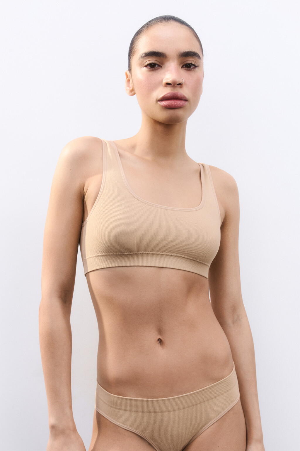 Бюстгальтер-топ бесшовный в рубчик - цвет бежевый - 2