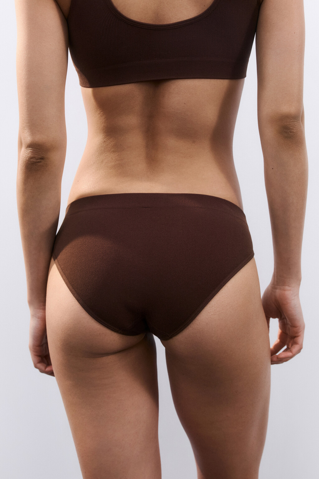 Трусы-слипы бесшовные в рубчик - цвет коричневый - 3