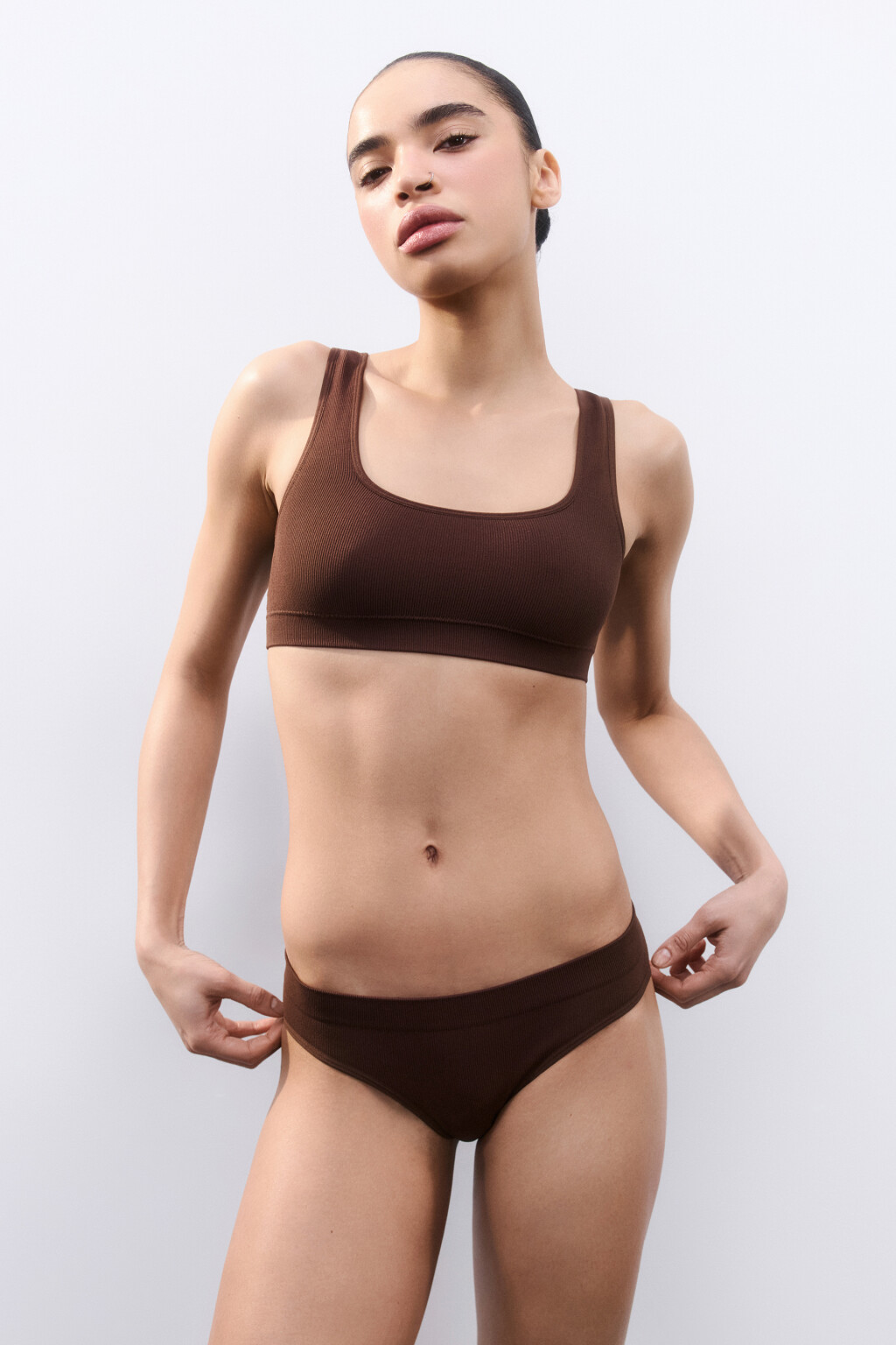 Трусы-слипы бесшовные в рубчик - цвет коричневый - 4