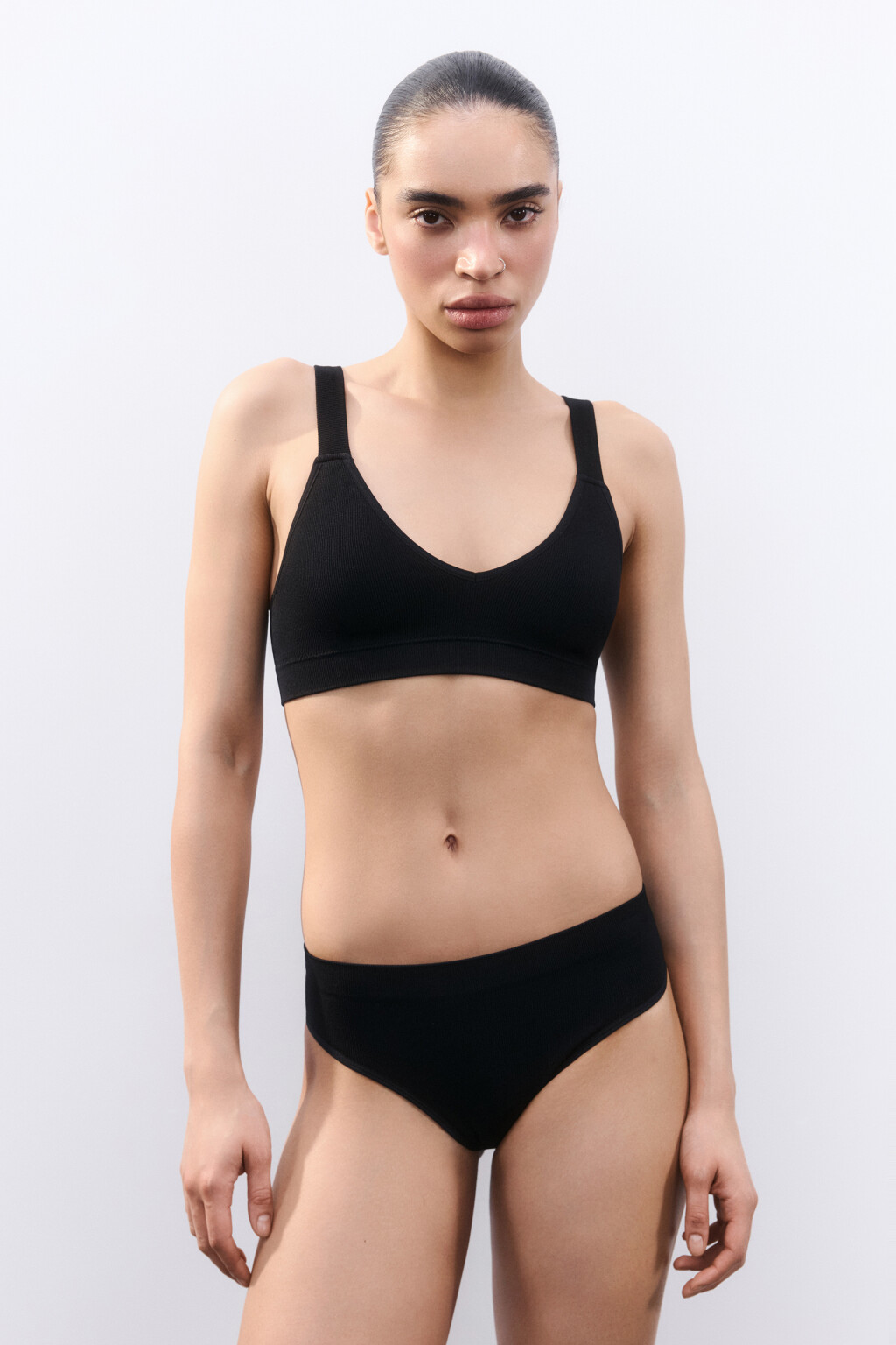 Трусы-танга бесшовные в рубчик - цвет черный - 4