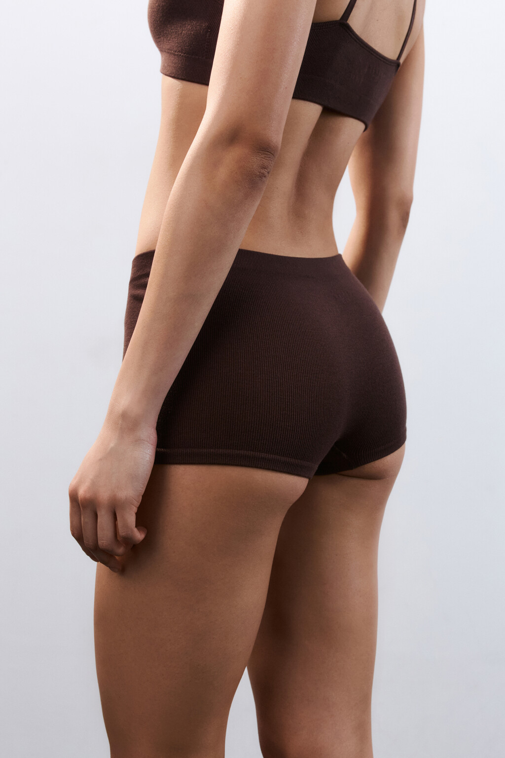 Трусы-боксеры бесшовные в рубчик - цвет коричневый - 3