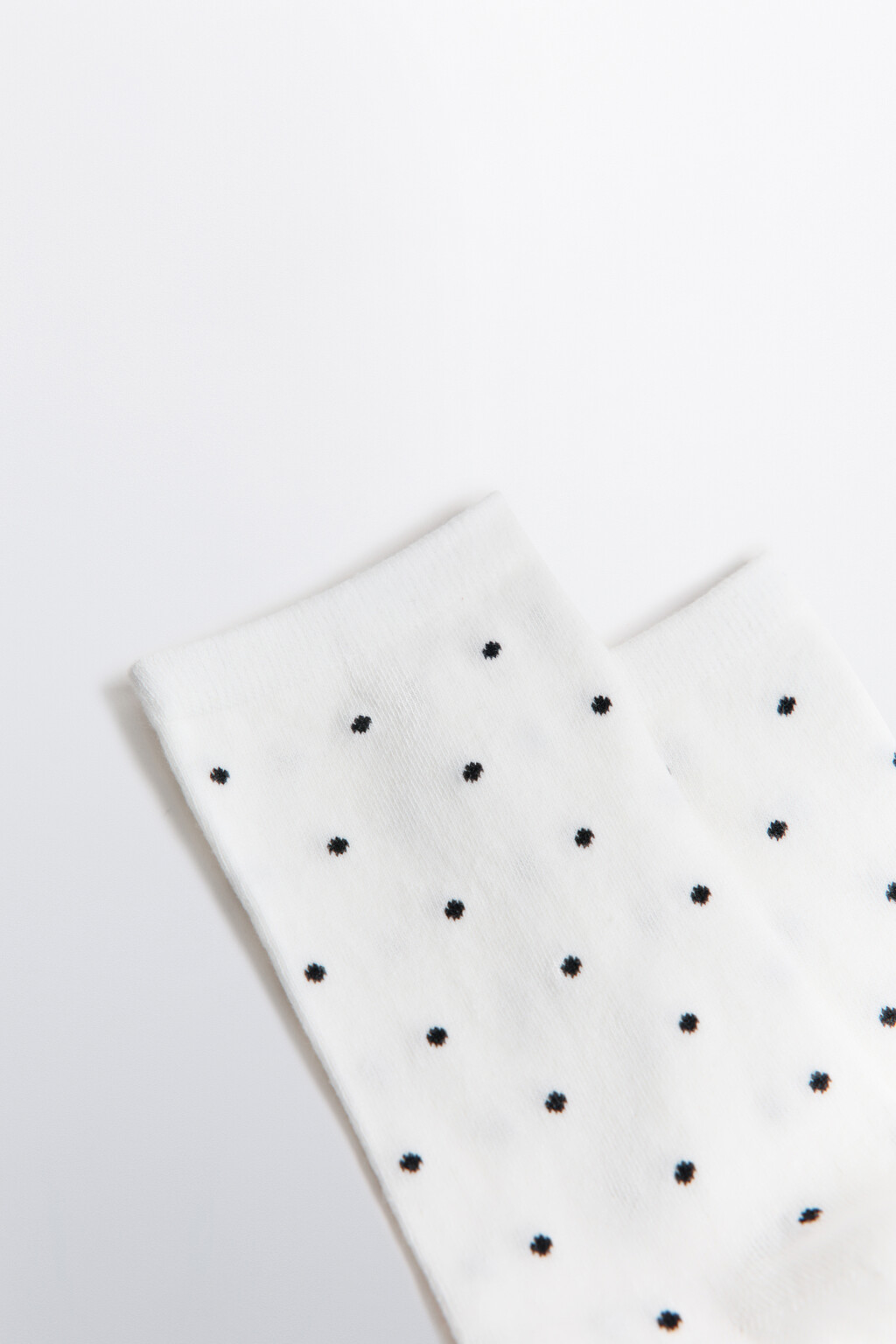 Носки высокие в горошек - цвет белый - 2