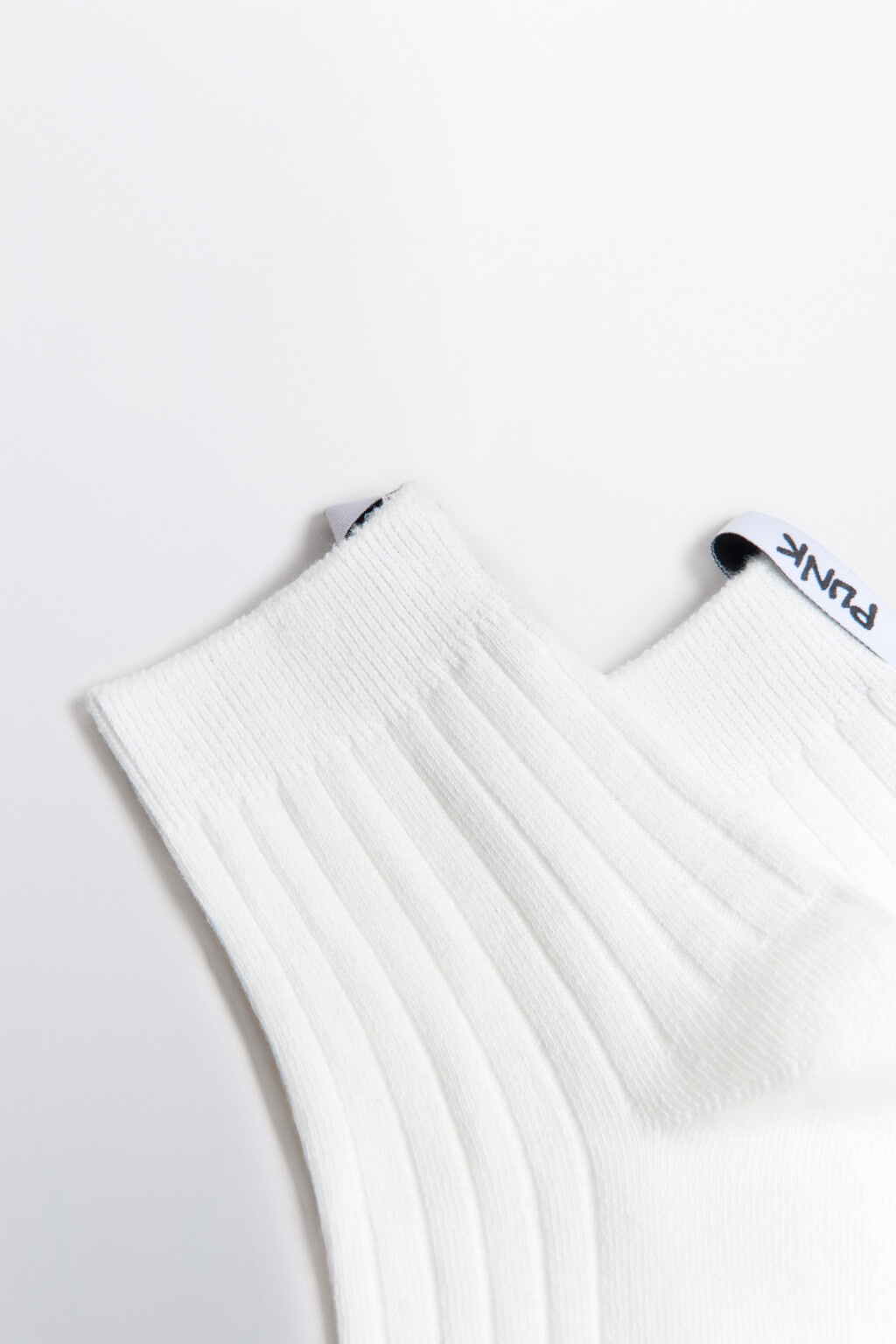 Носки в рубчик с ярлычком - цвет белый - 2