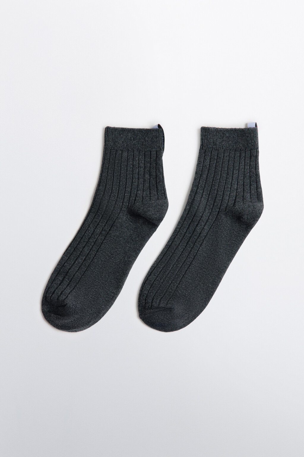 Носки в рубчик с ярлычком - цвет серый - 1