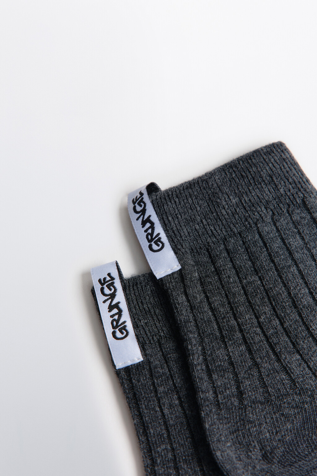 Носки в рубчик с ярлычком - цвет серый - 2