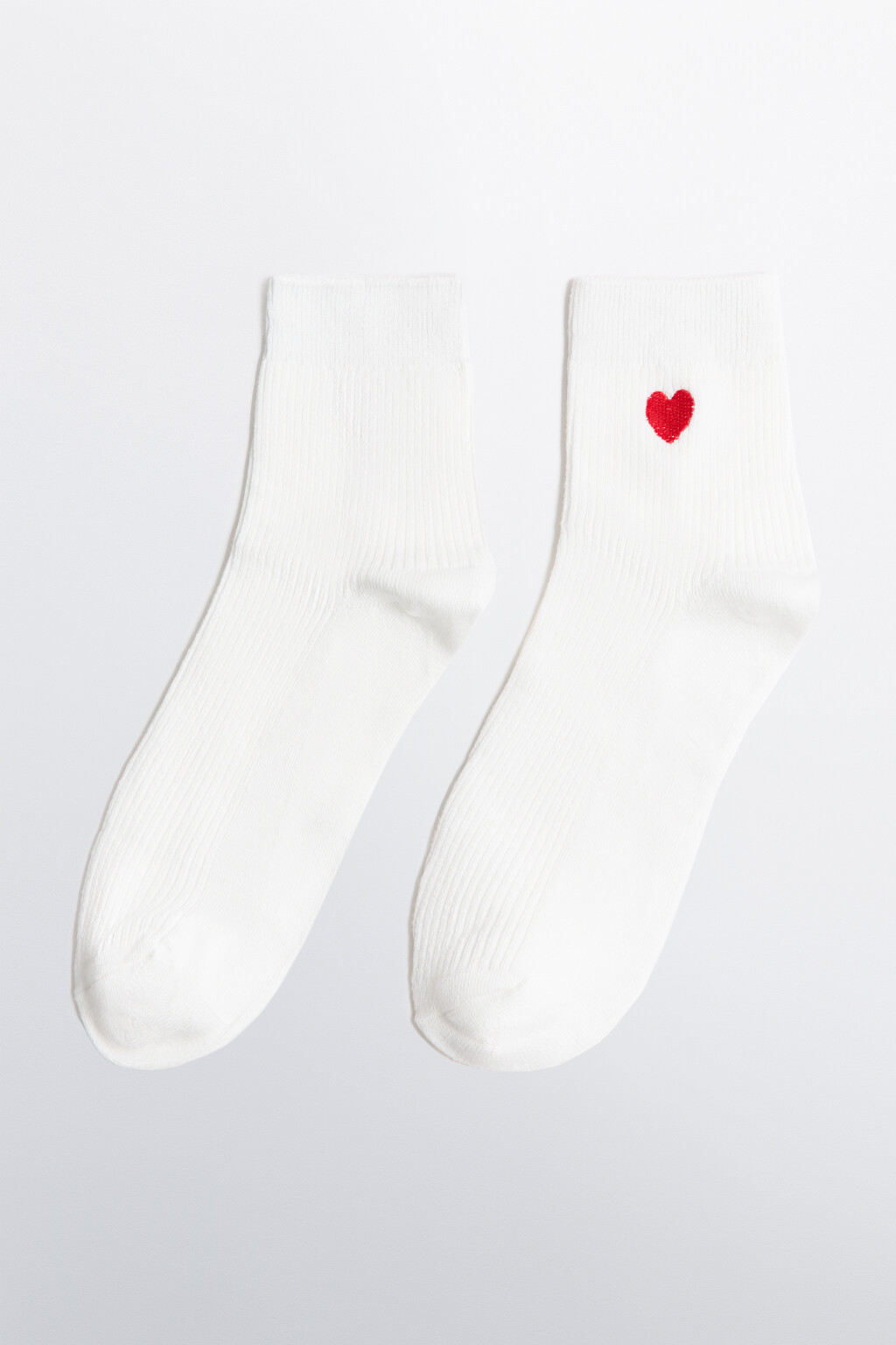 Носки высокие в рубчик с сердечком - цвет белый - 1