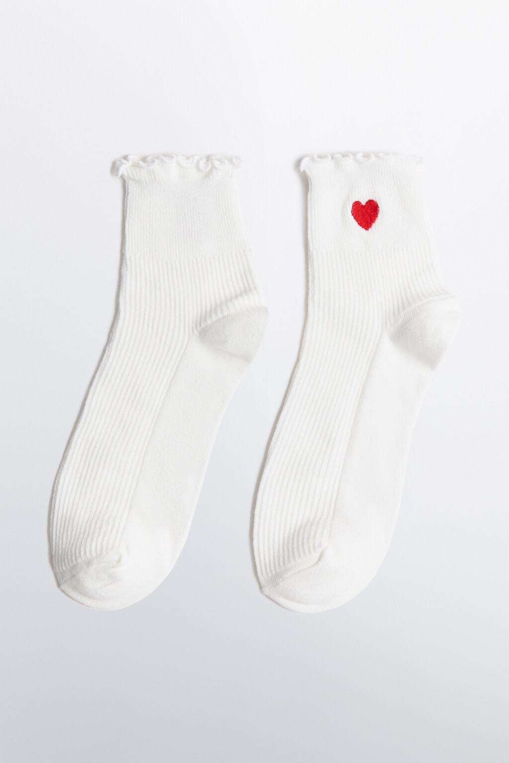 Носки высокие в рубчик с оборками и сердечком - цвет белый - 1