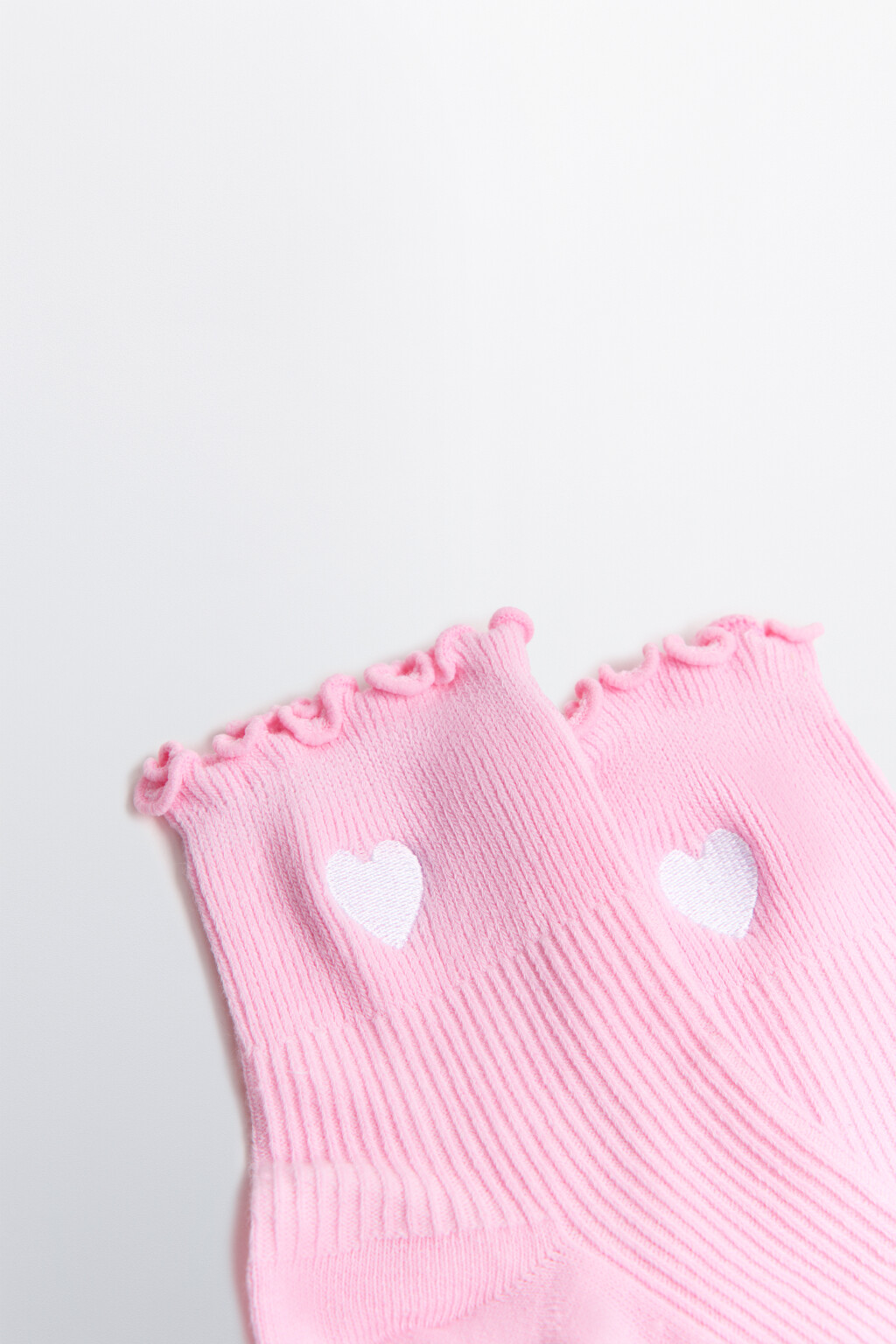 Носки высокие в рубчик с оборками и сердечком - цвет розовый - 2