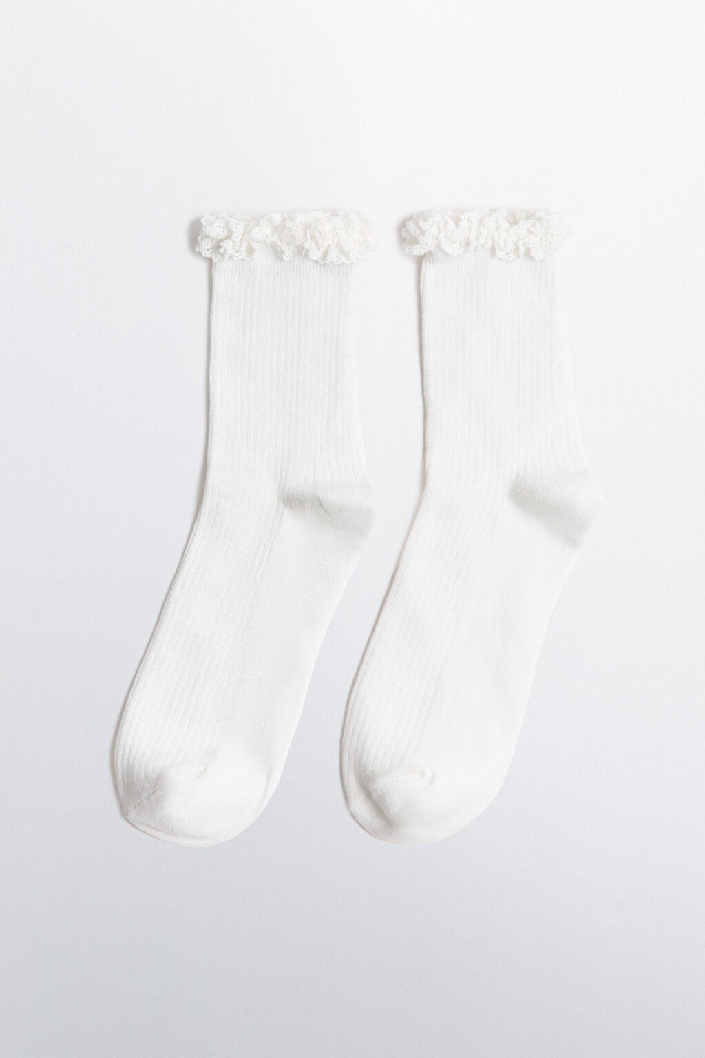 Носки высокие в рубчик с кружевом - цвет белый - 1