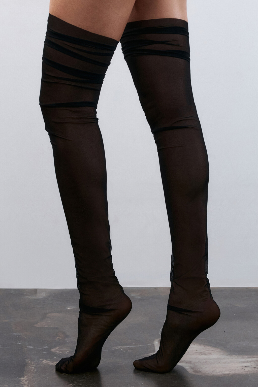 Чулки сетчатые с декоративными швами и ярлычком - цвет черный - 2