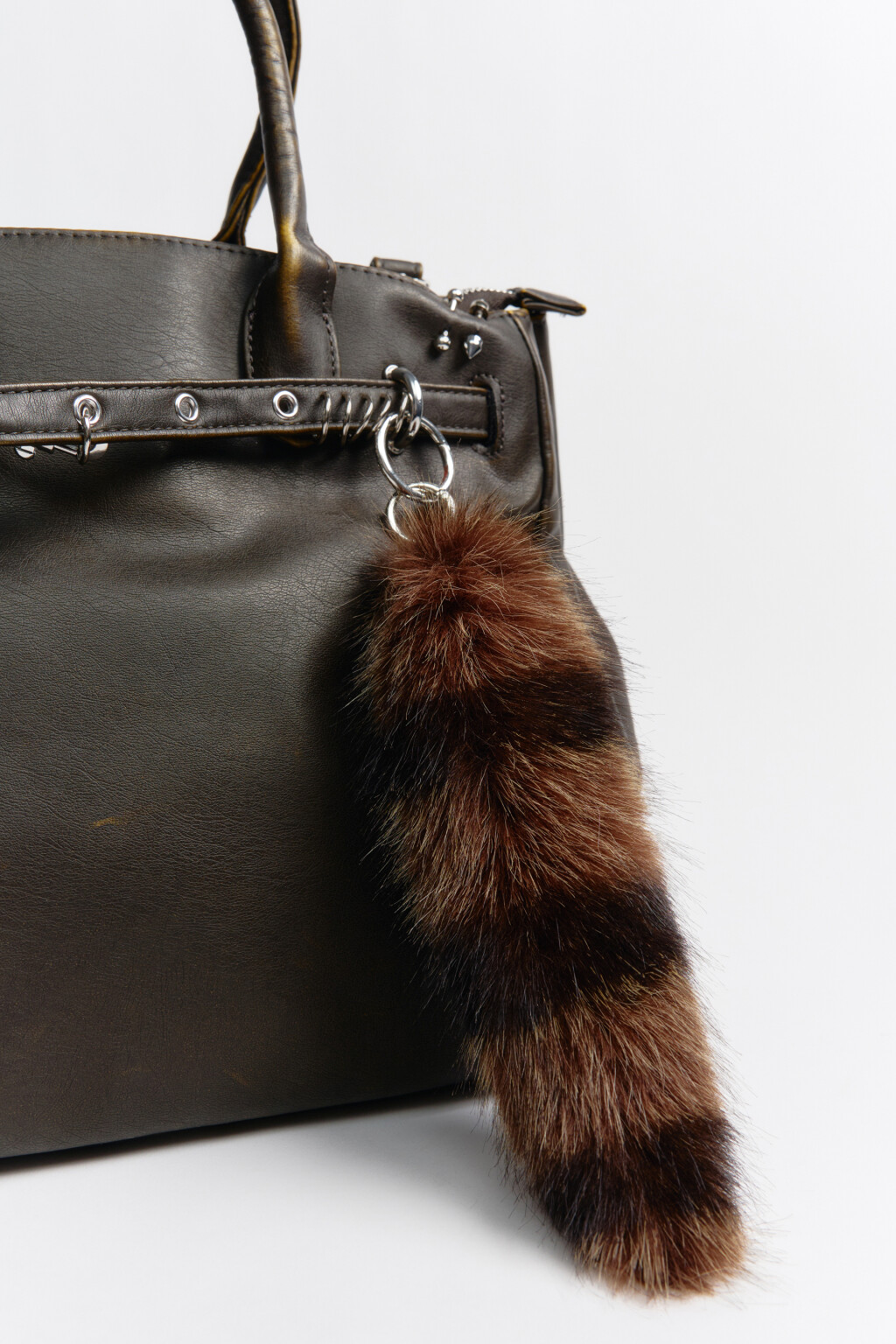 Брелок-хвост из искусственного меха - цвет черный - 1