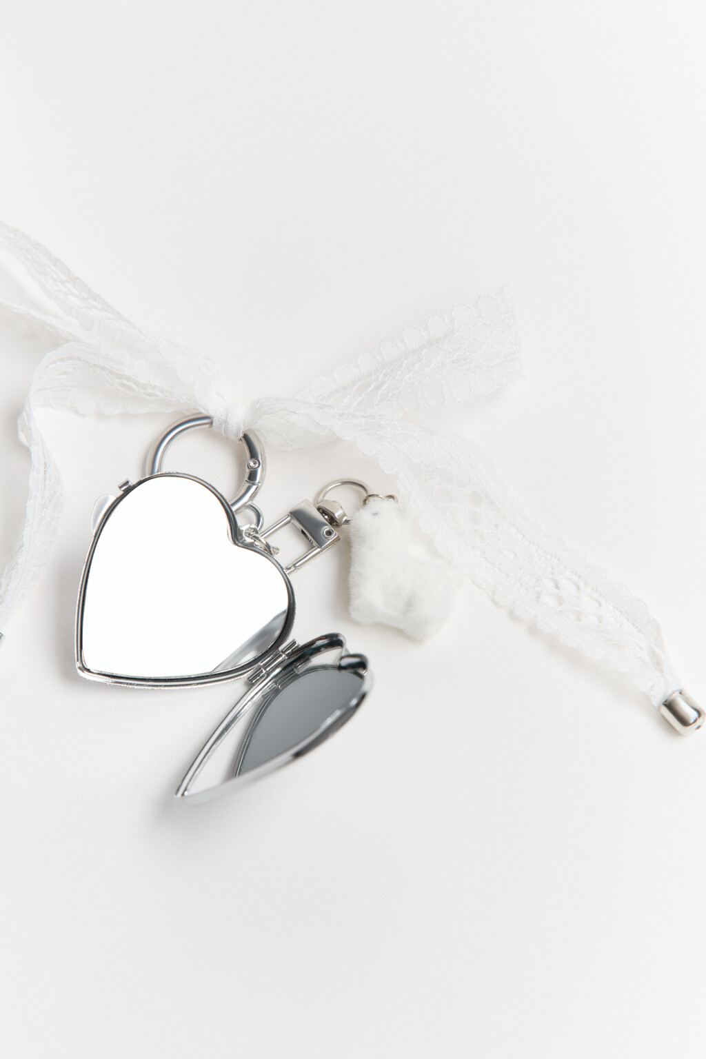 Брелок-сердечко с овечкой и бантиком - цвет серый - 3