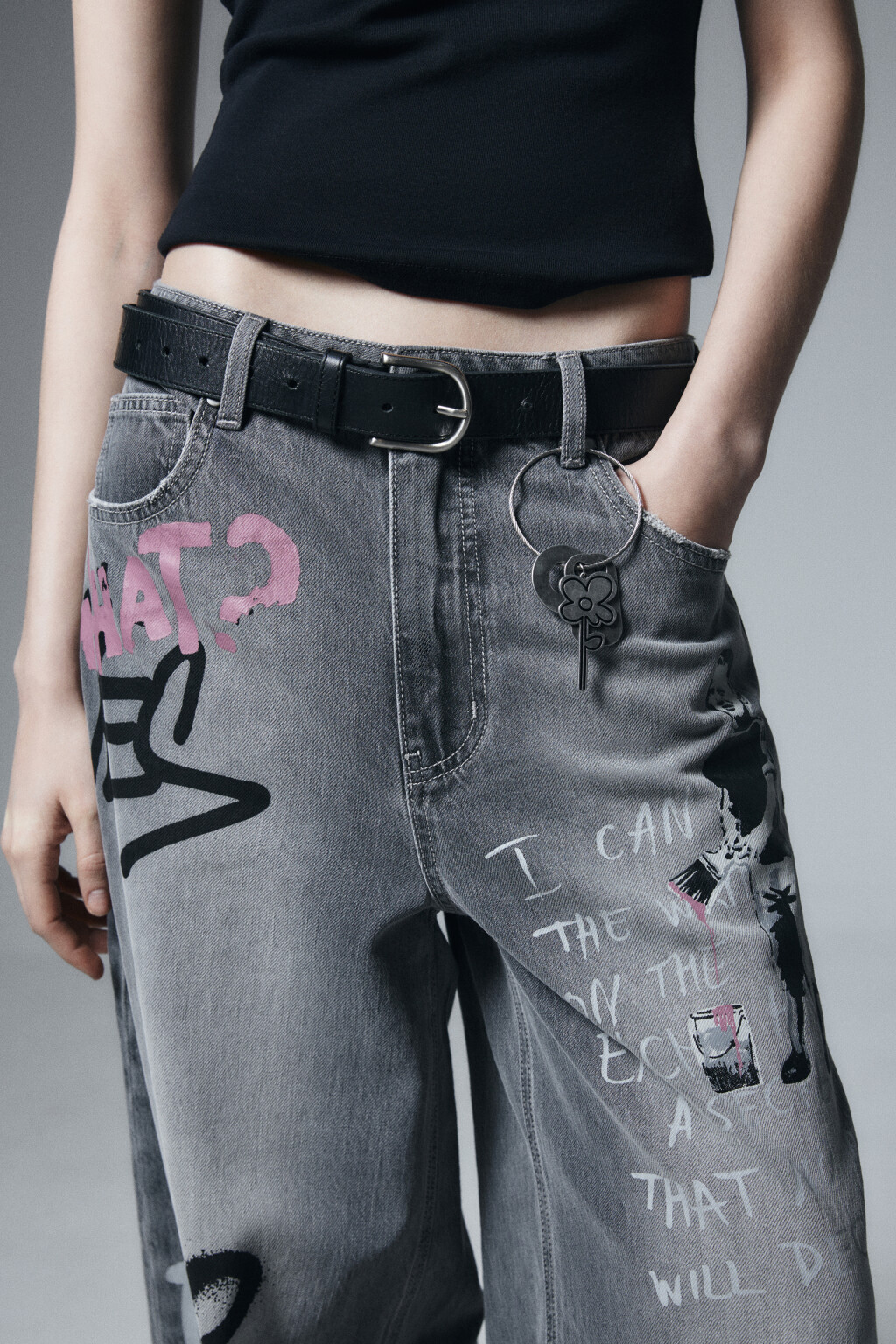 Брелок-обвес металлический с цветком - цвет серый - 3