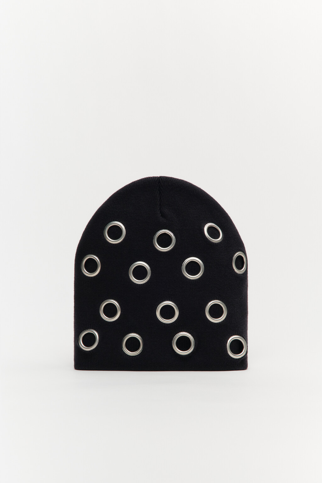 Шапка-бини в рубчик с декоративными люверсами - цвет черный - 3