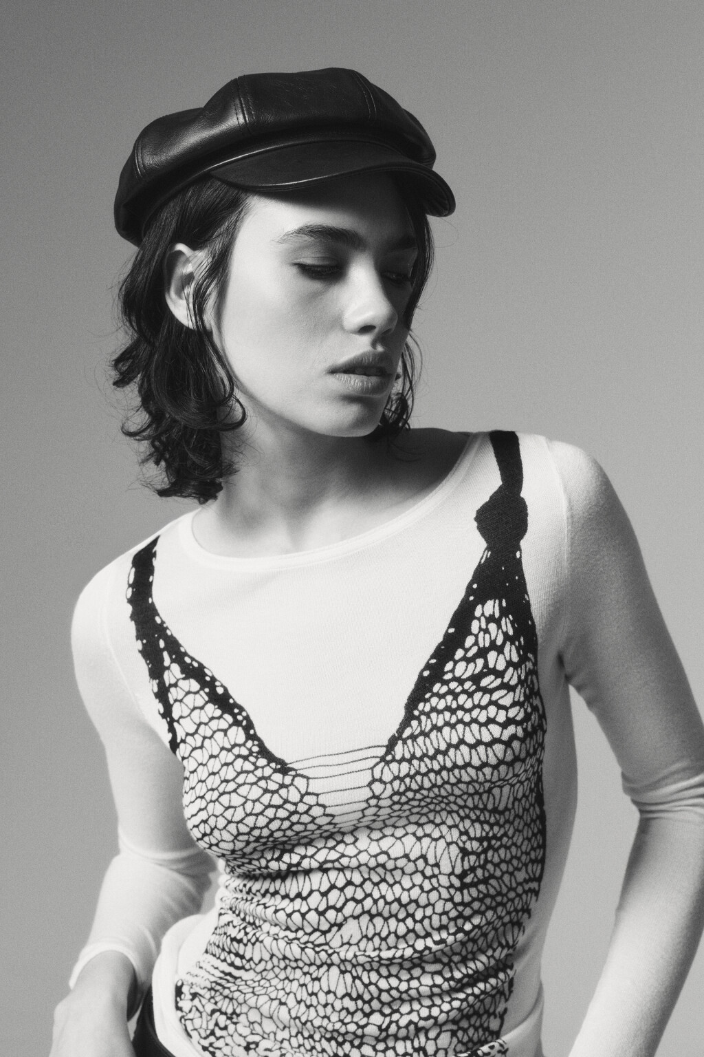 Кепи с кожаной фактурой - цвет черный - 4