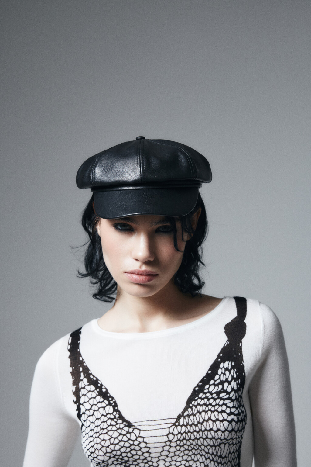 Кепи с кожаной фактурой - цвет черный - 5
