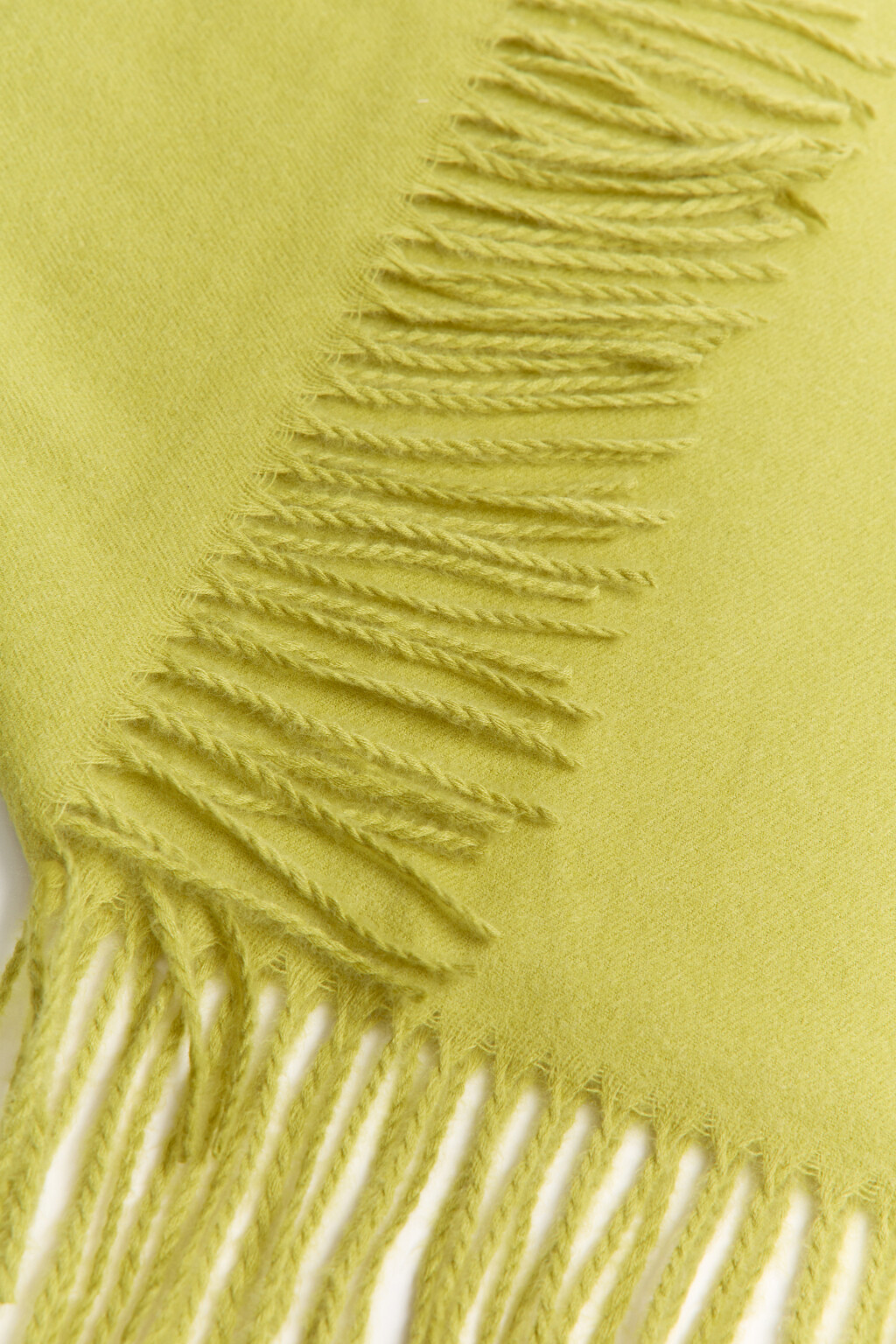 Шарф тонкий с бахромой - цвет зеленый - 2